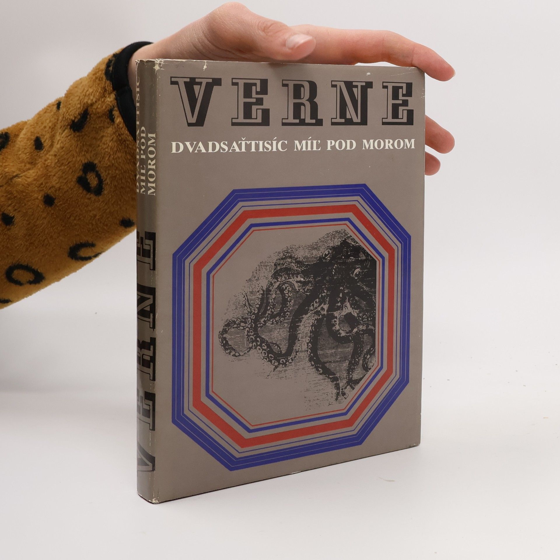 Jules Verne Dvadsaťtisíc míľ pod morom