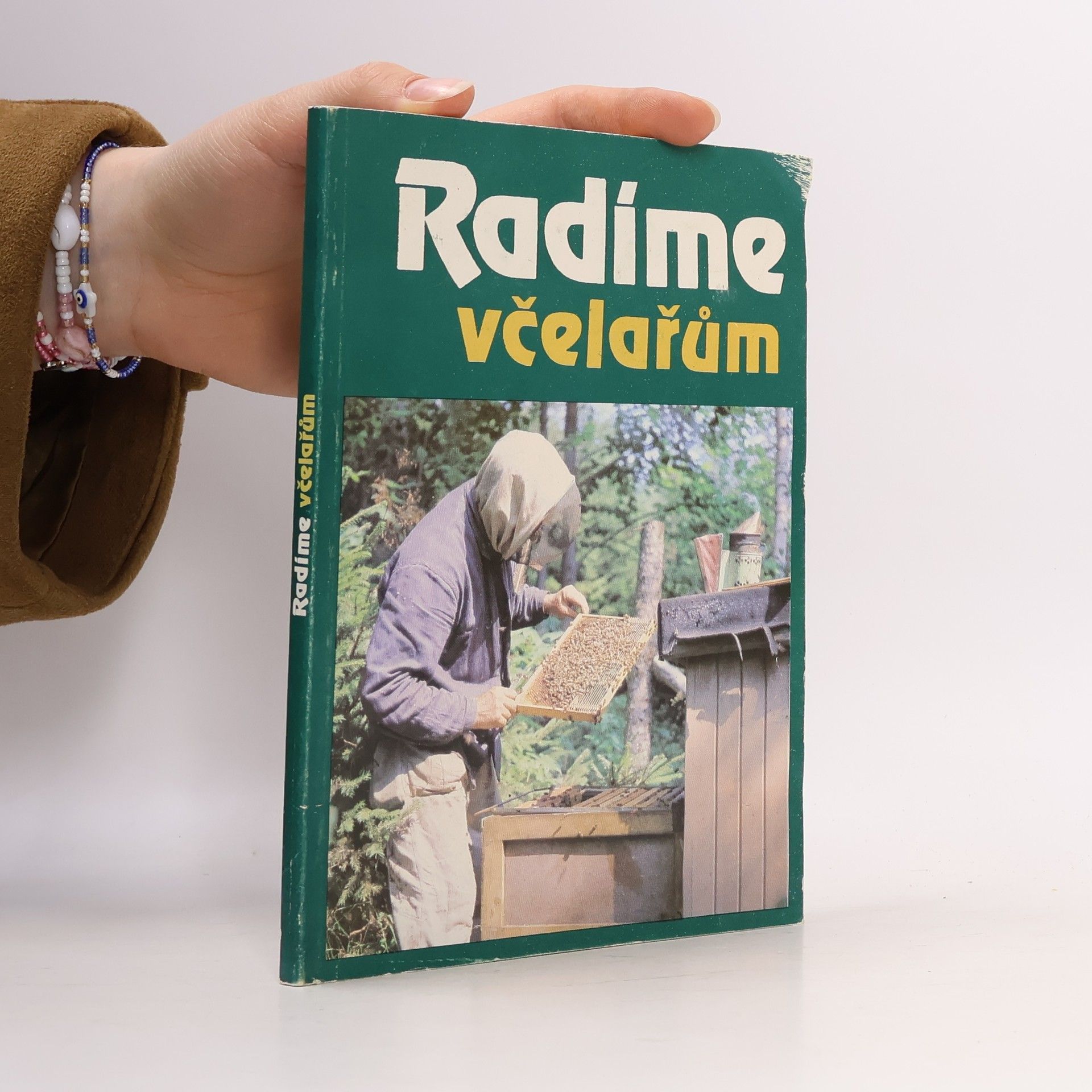 Kolektiv autorů Radíme včelařům