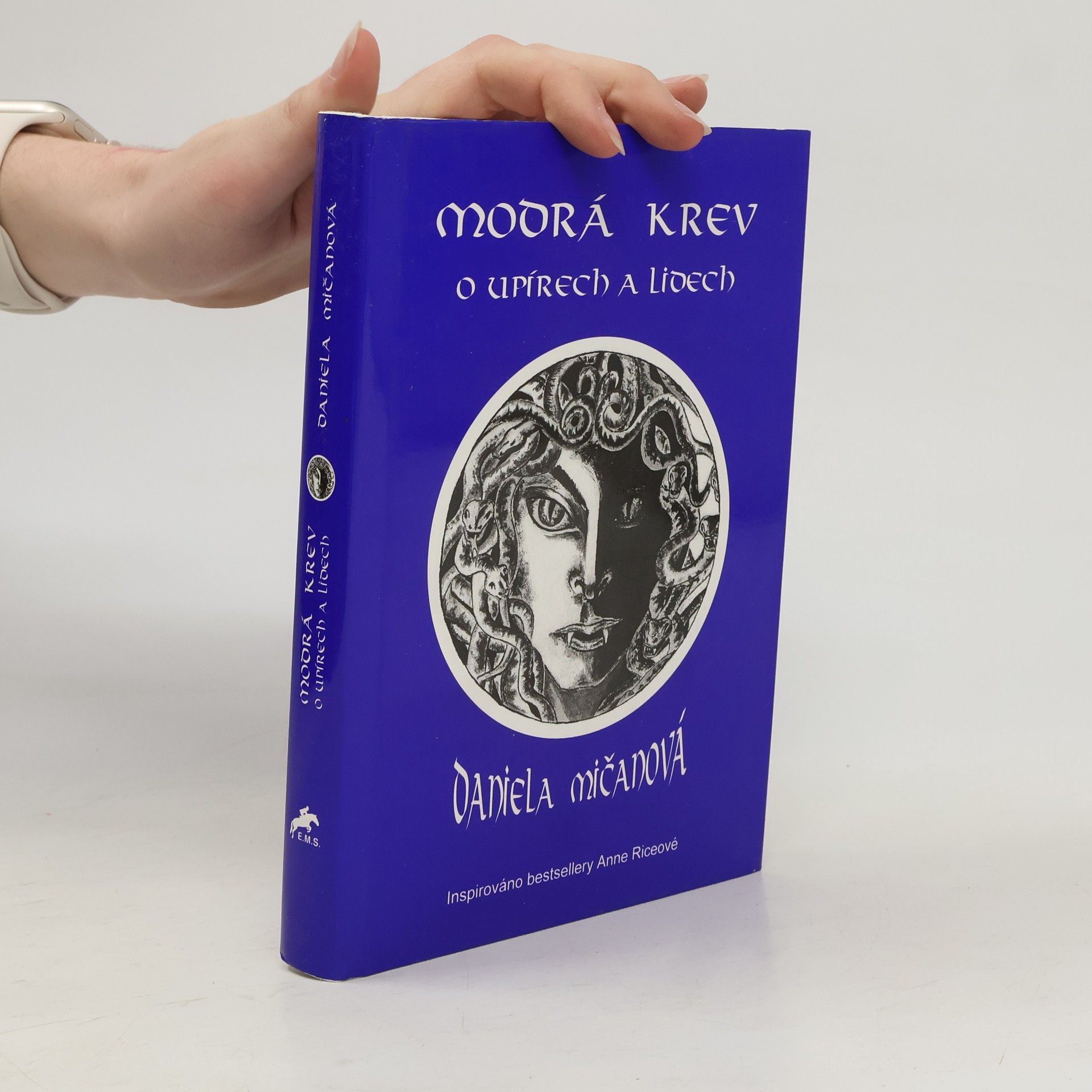 Daniela Mičanová Modrá krev. O upírech a lidech