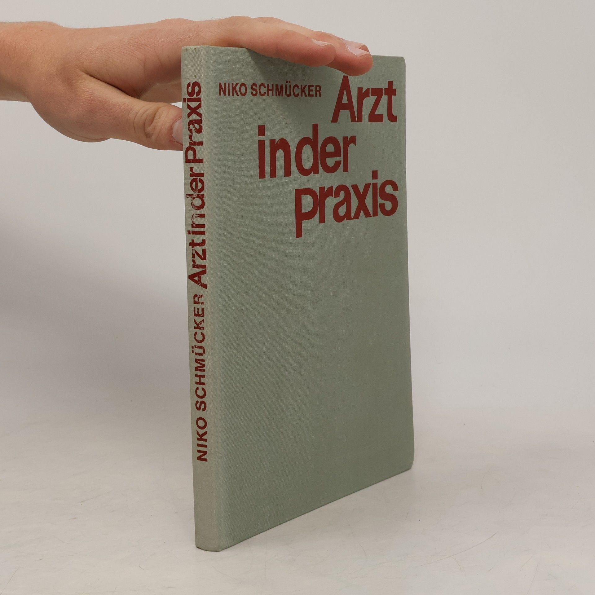 Niko Schmucker Arzt in der praxis