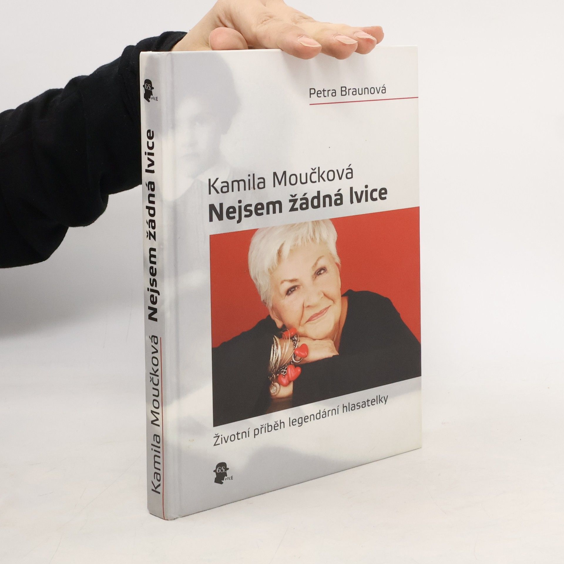 Kamila Moučková Nejsem žádná lvice : životní příběh legendární hlasatelky