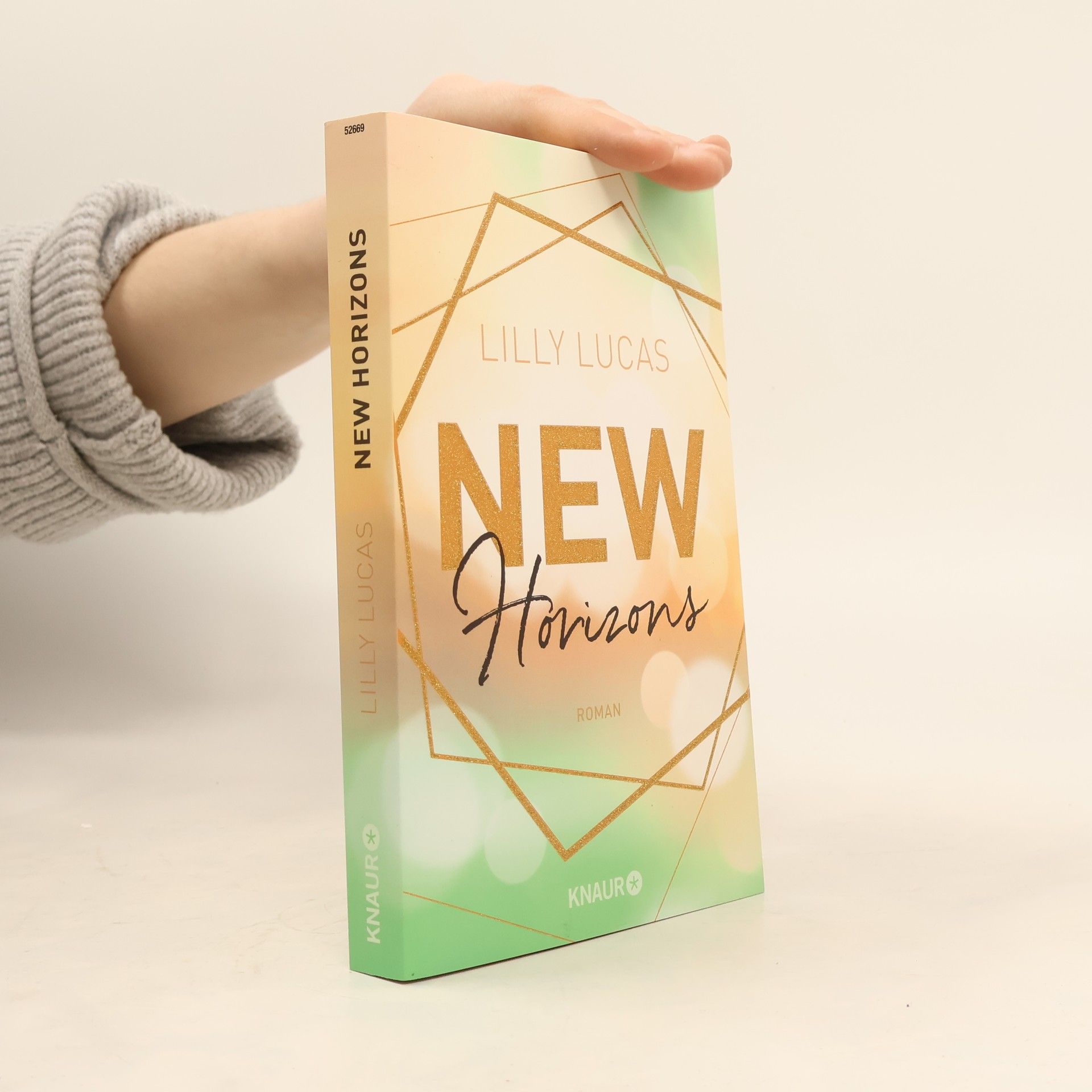 Lilly Lucas New Horizons