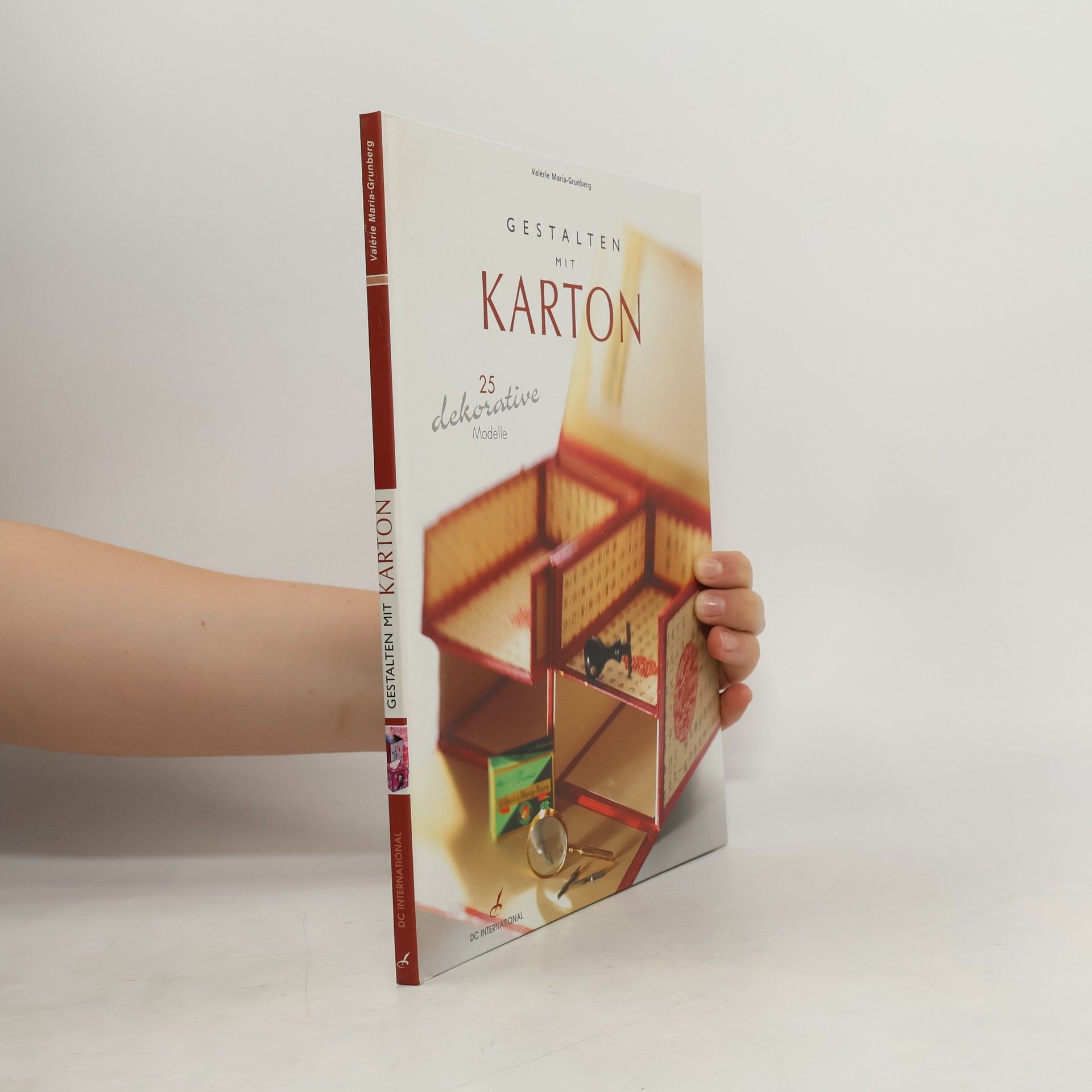 Valérie Maria-Grunberg Gestalten mit Karton