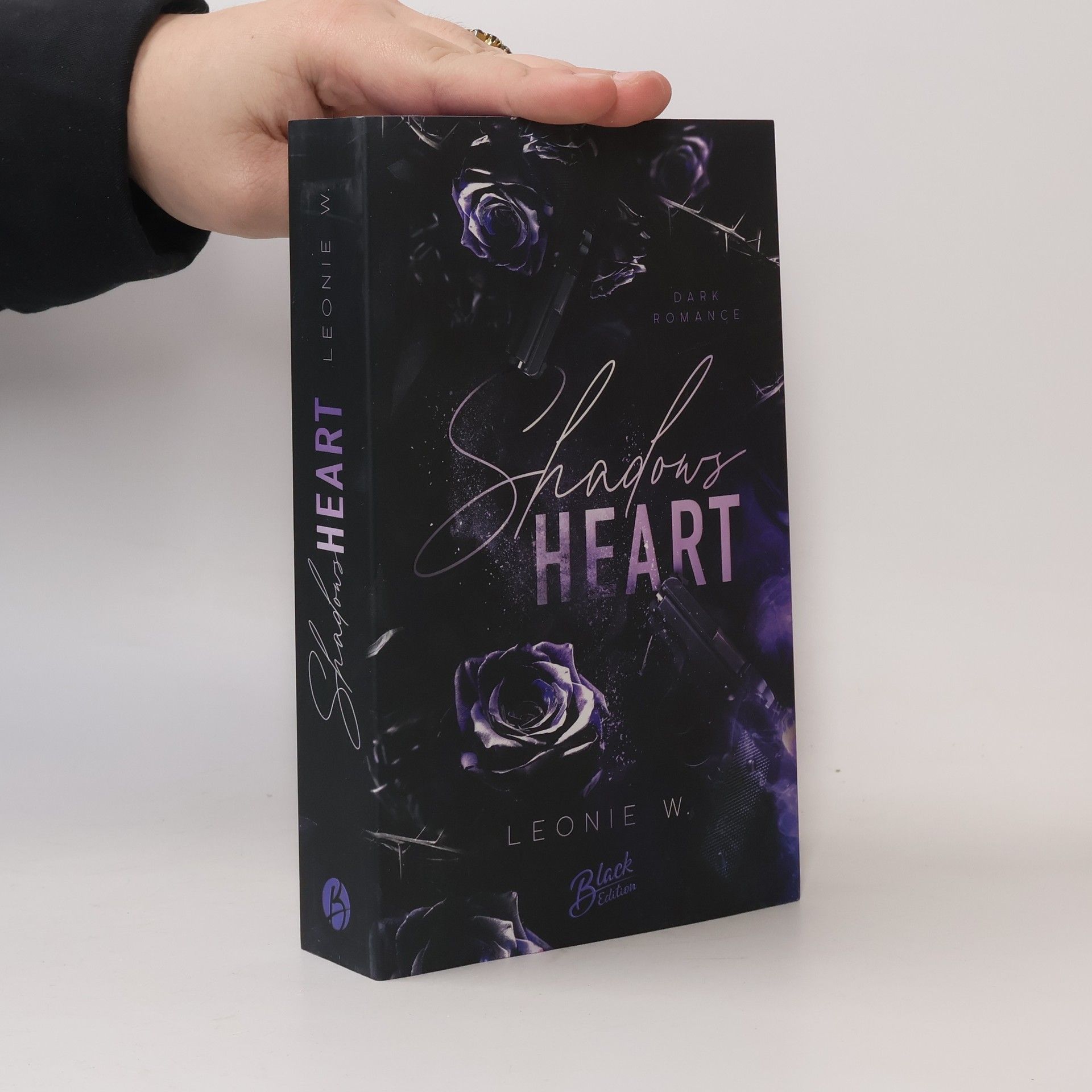 Leonie W. Shadow's Heart