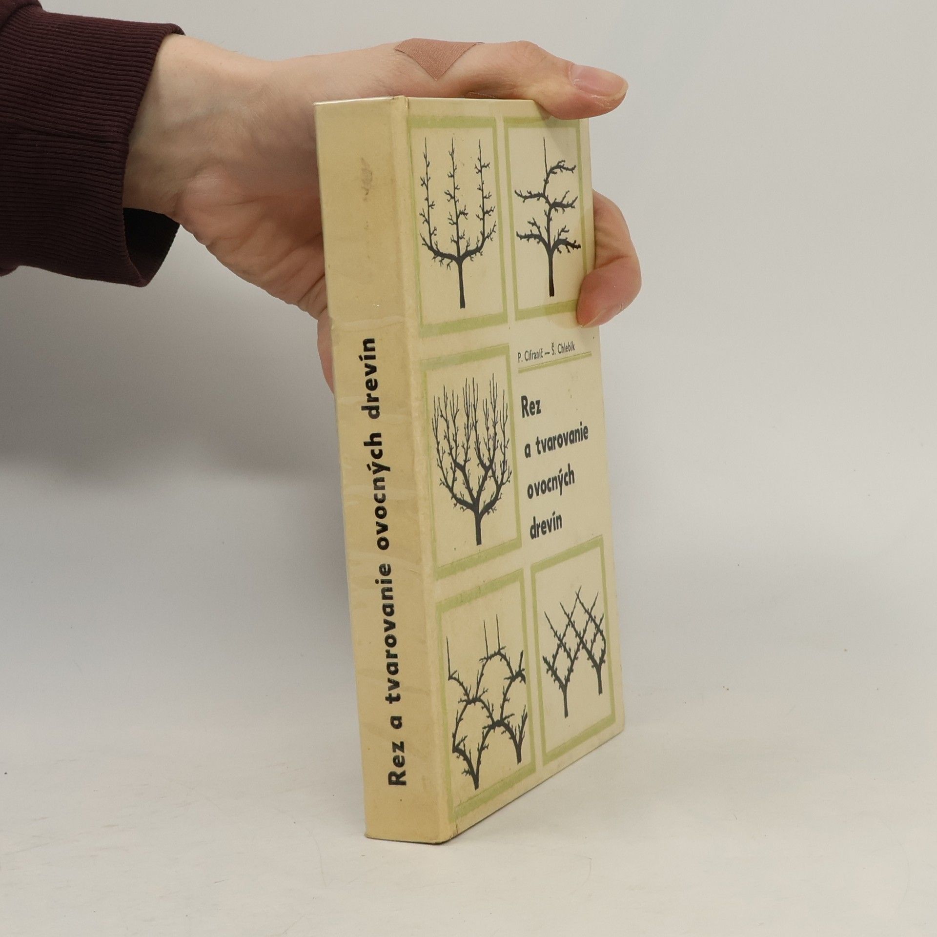 Rez a tvarovanie ovocných drevín