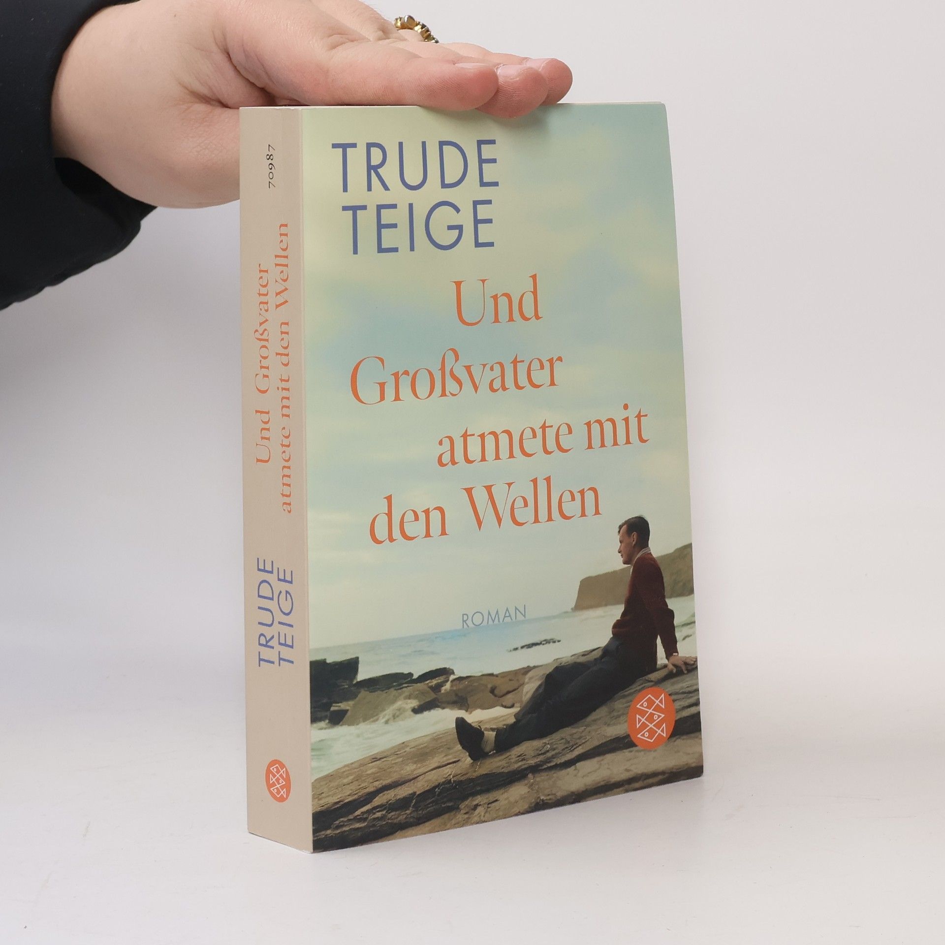 Trude Teige Und Großvater atmete mit den Wellen