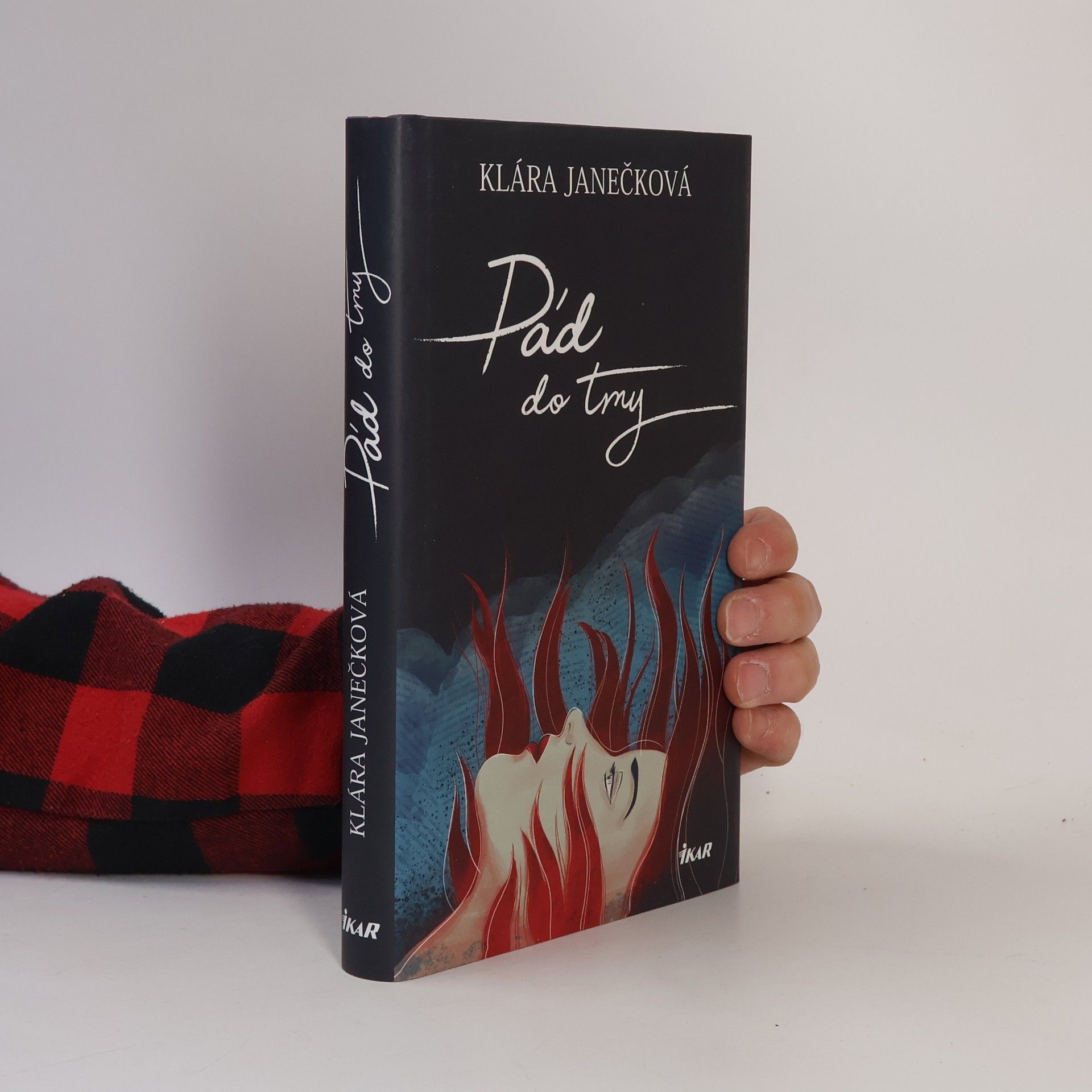 Klára Janečková Pád do tmy