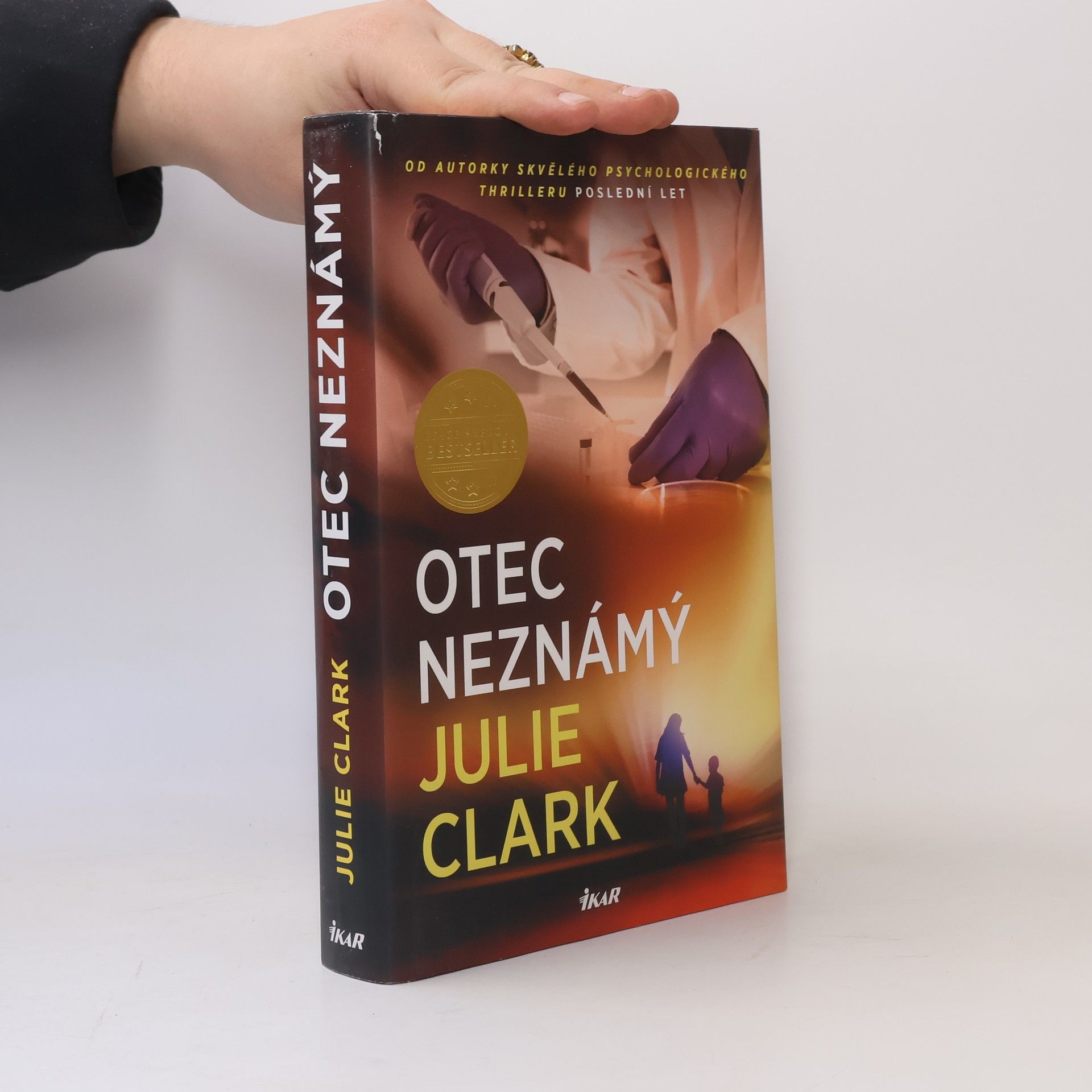 Julie Clark Otec neznámý