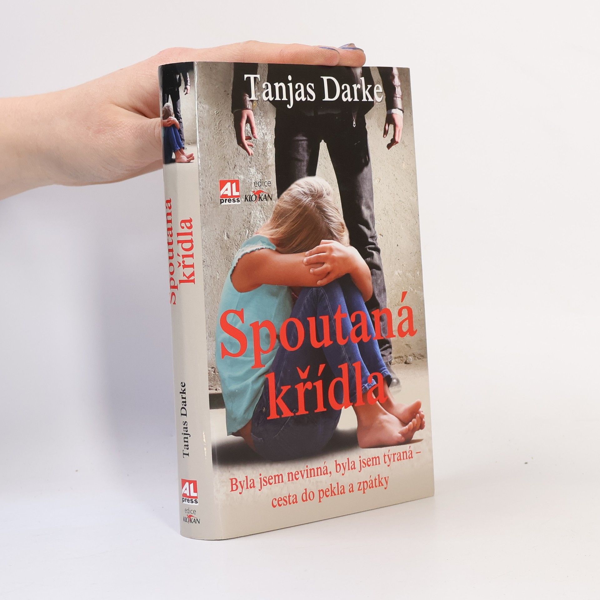 Tanjas Darke Spoutaná křídla
