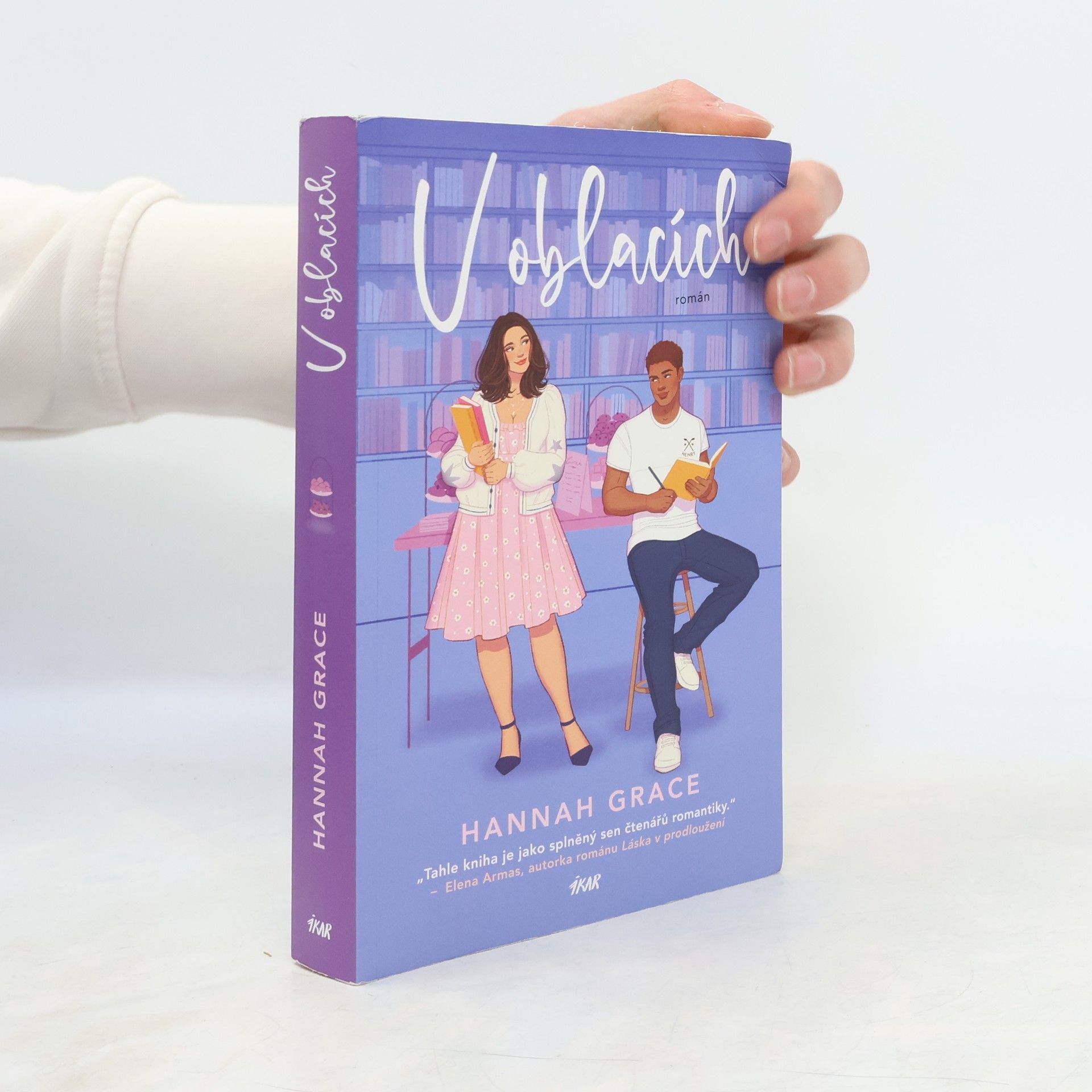 Hannah Grace V oblacích