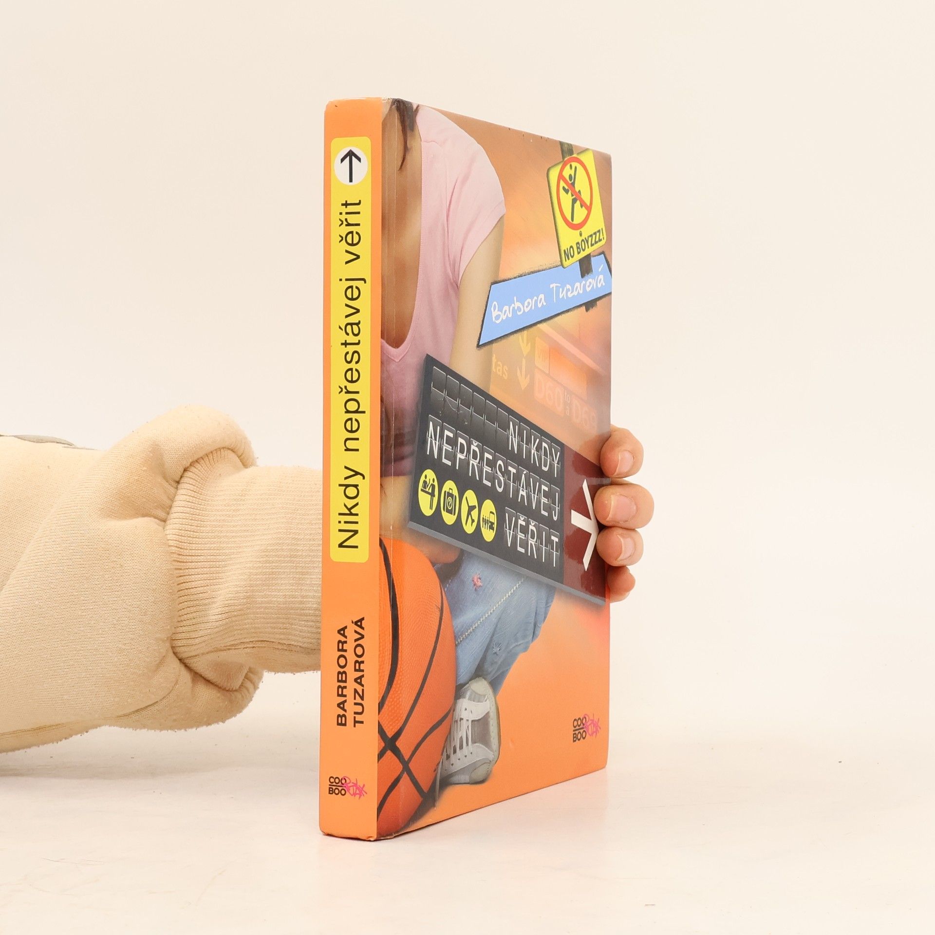 Barbora Tuzarová Nikdy nepřestávej věřit