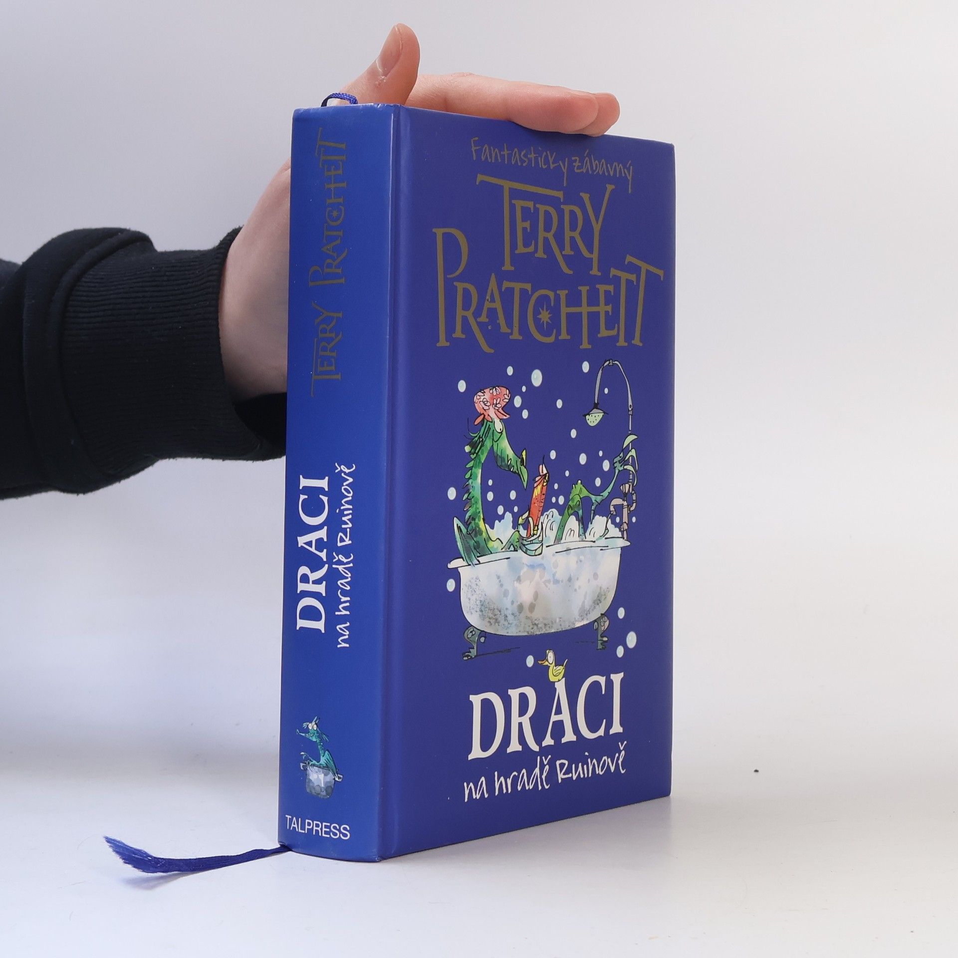 Terry Pratchett Draci na hradě Ruinově
