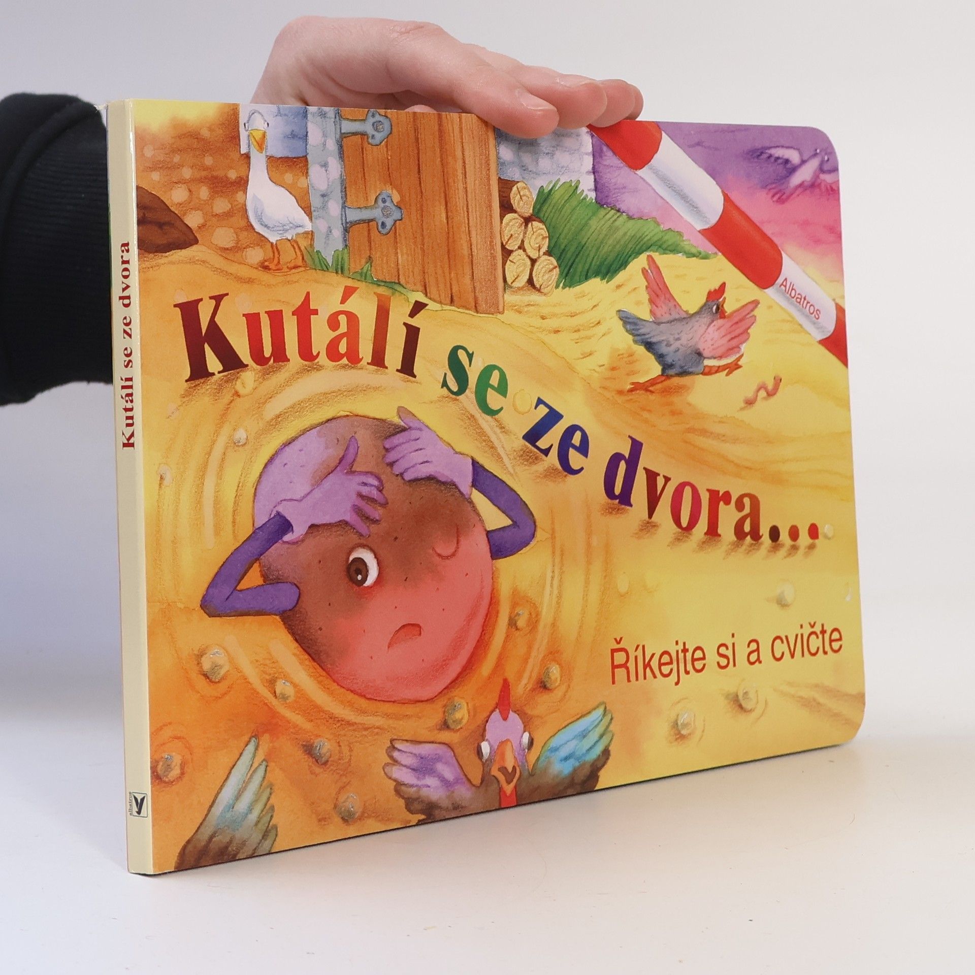 Darina Krygiel Kutálí se ze dvora