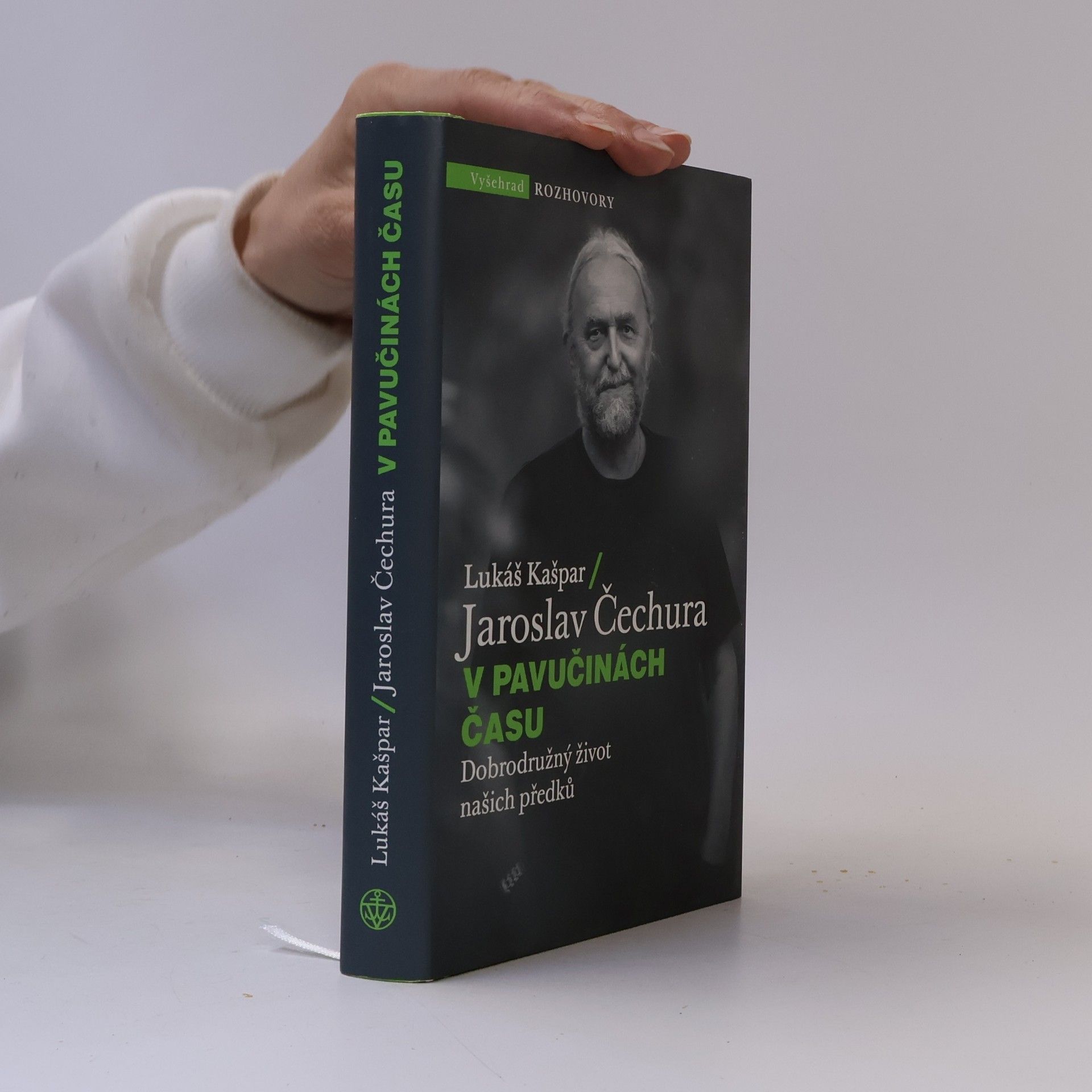 V pavučinách času : dobrodružný život našich předků