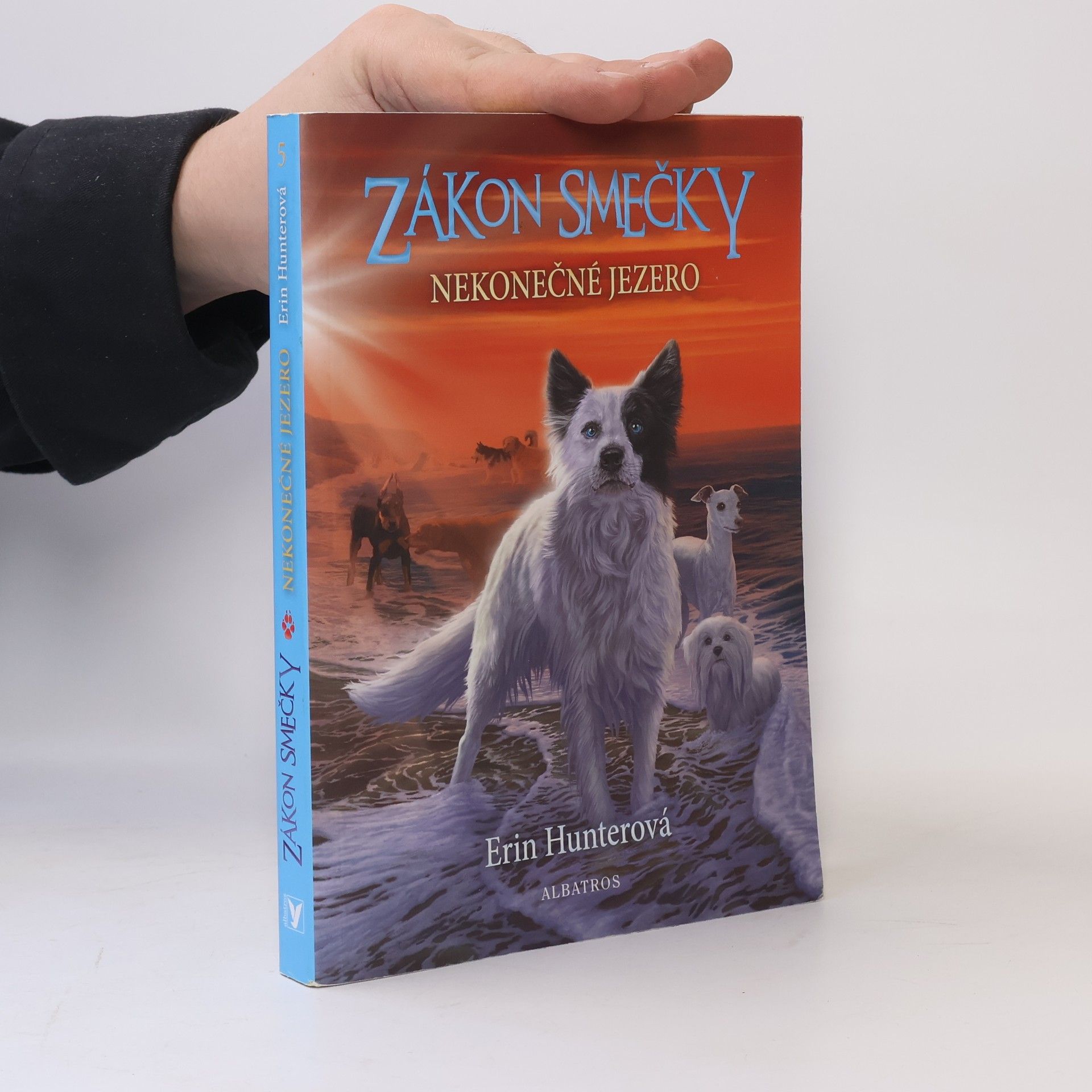 Erin Hunter Nekonečné jezero. Zákon smečky