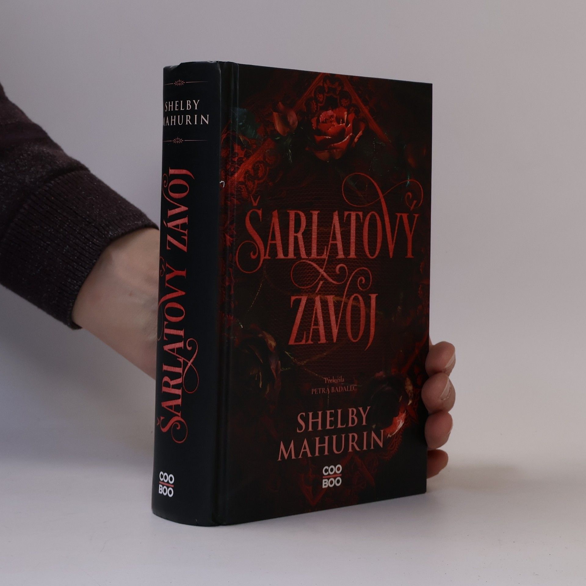 Shelby Mahurinová Šarlatový závoj