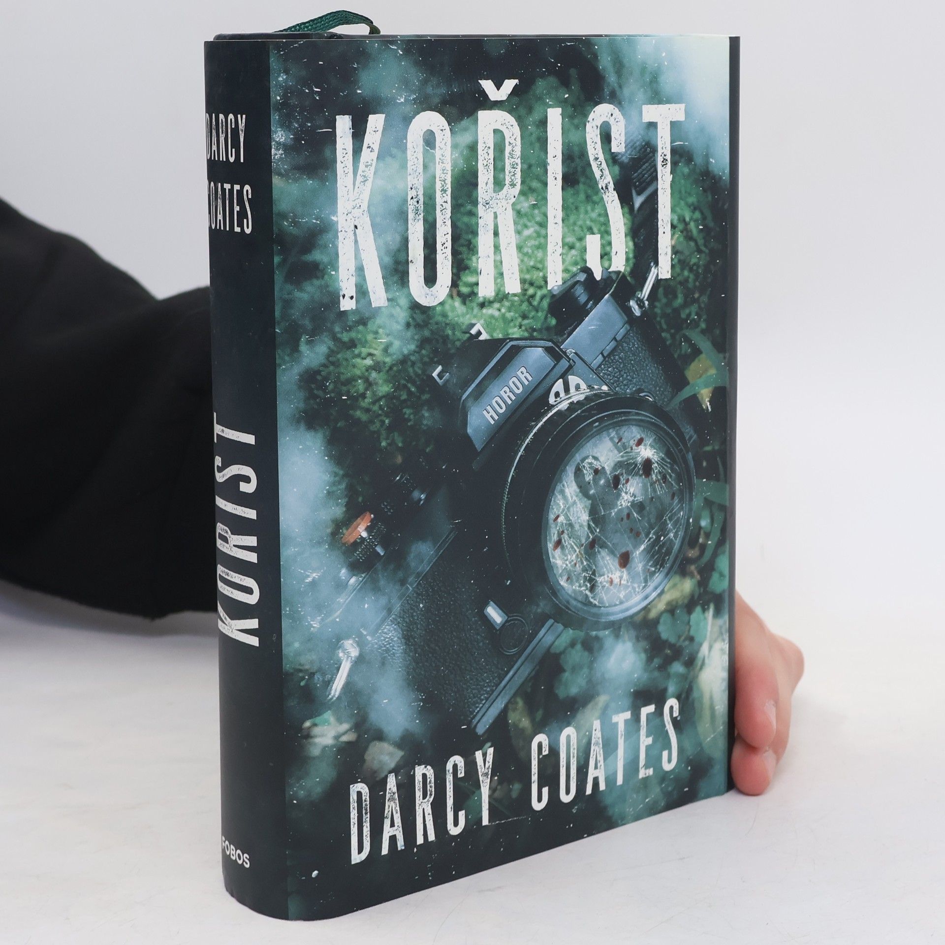 Darcy Coates Kořist