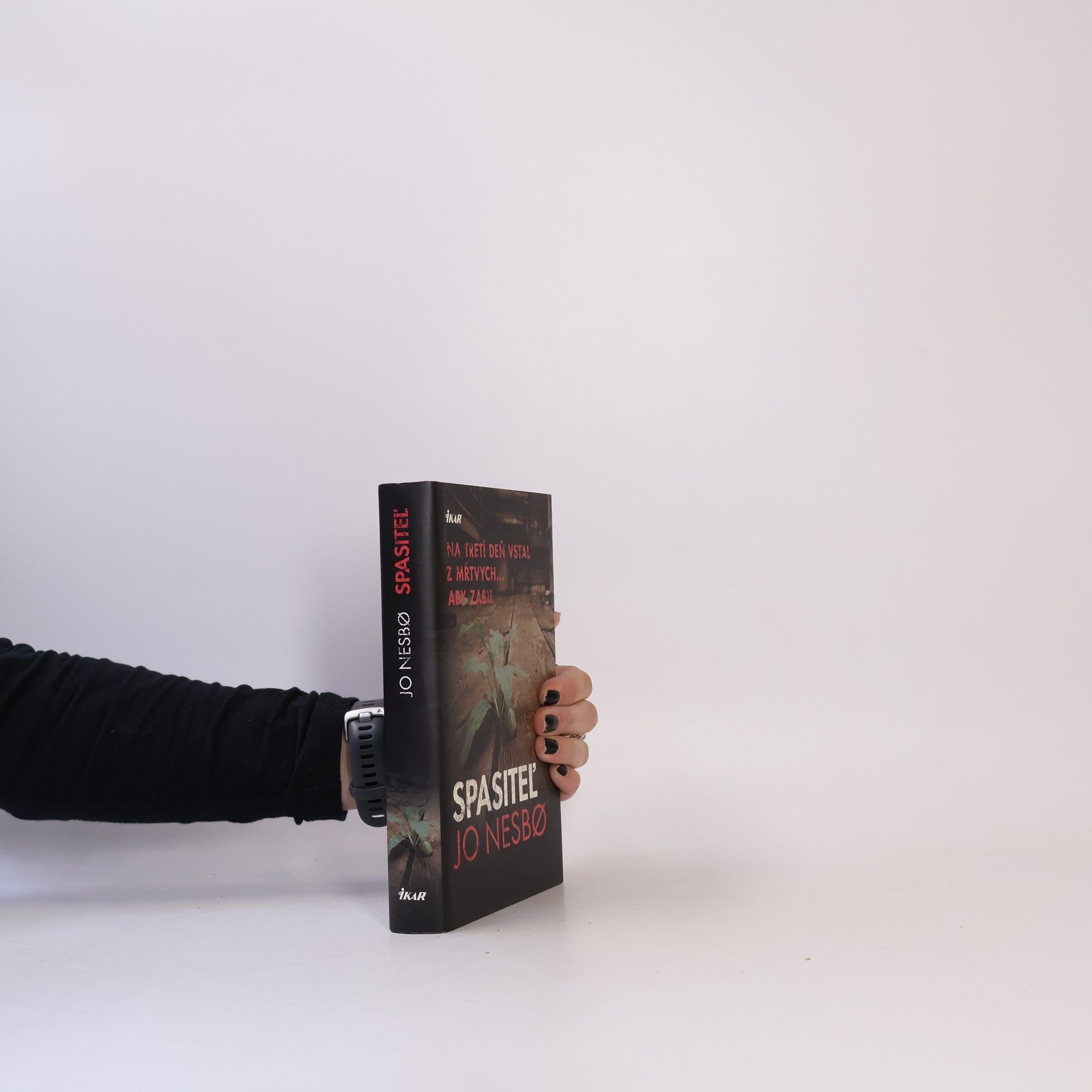Jo Nesbø Spasitel'