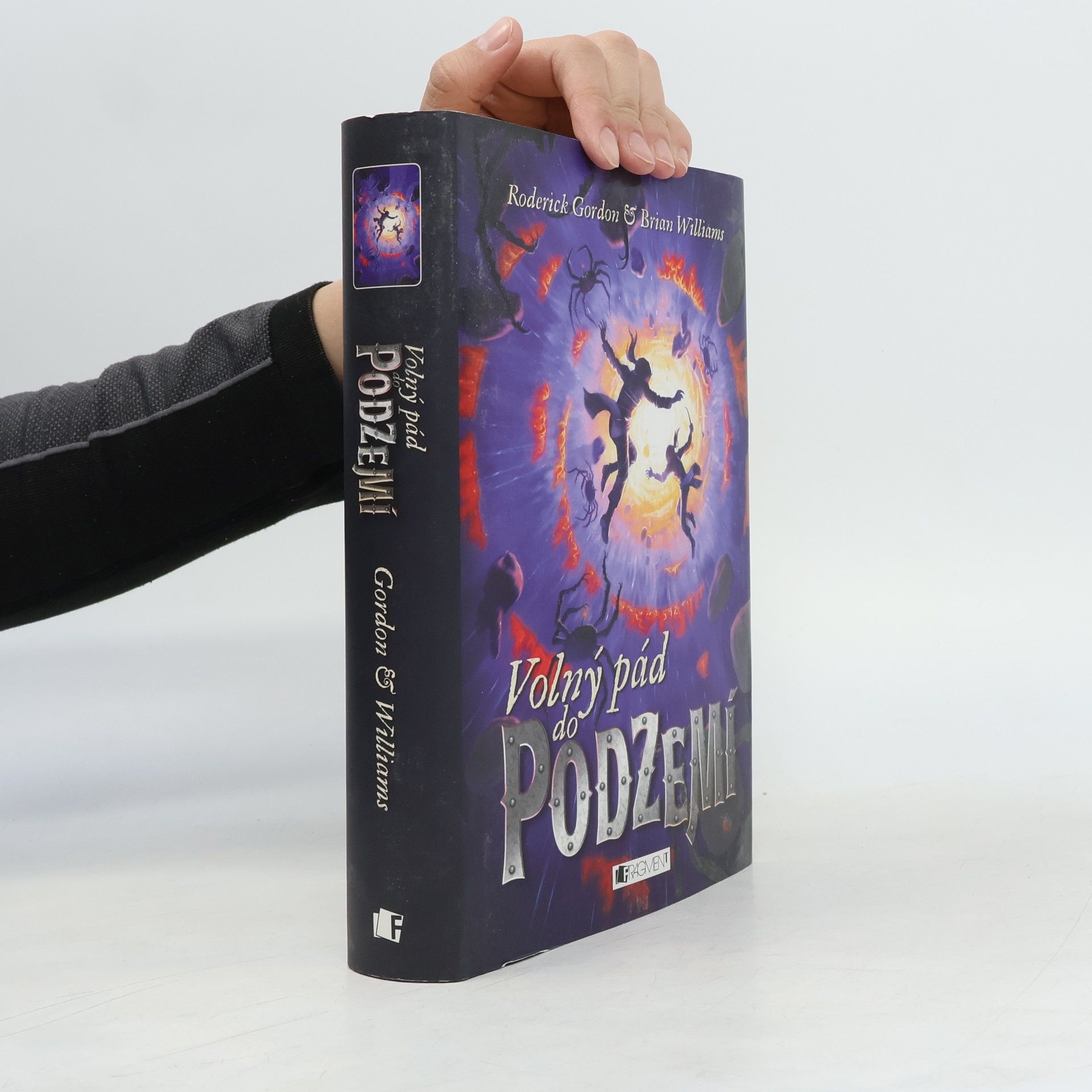 Roderick Gordon Volný pád do Podzemí