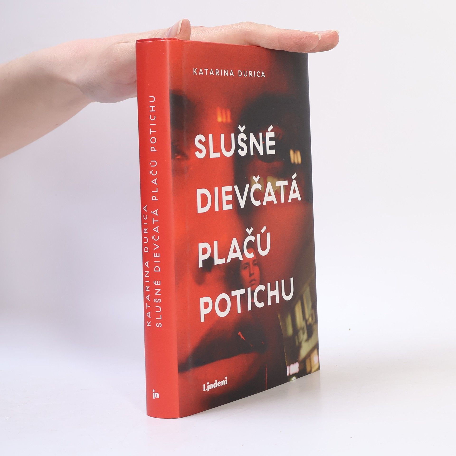 Katarína Durica Slušné dievčatá plačú potichu