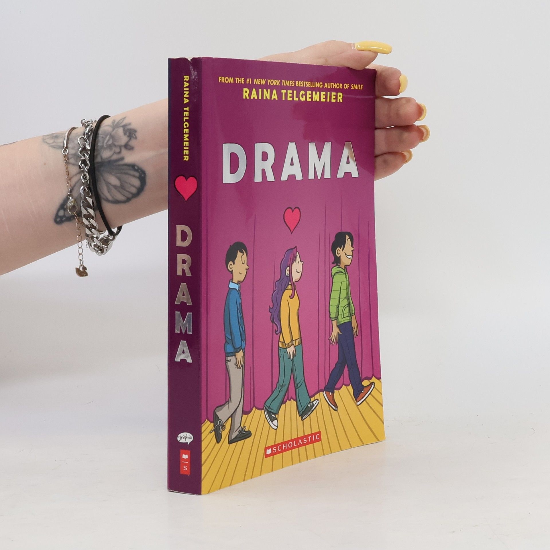 Raina Telgemeier Drama