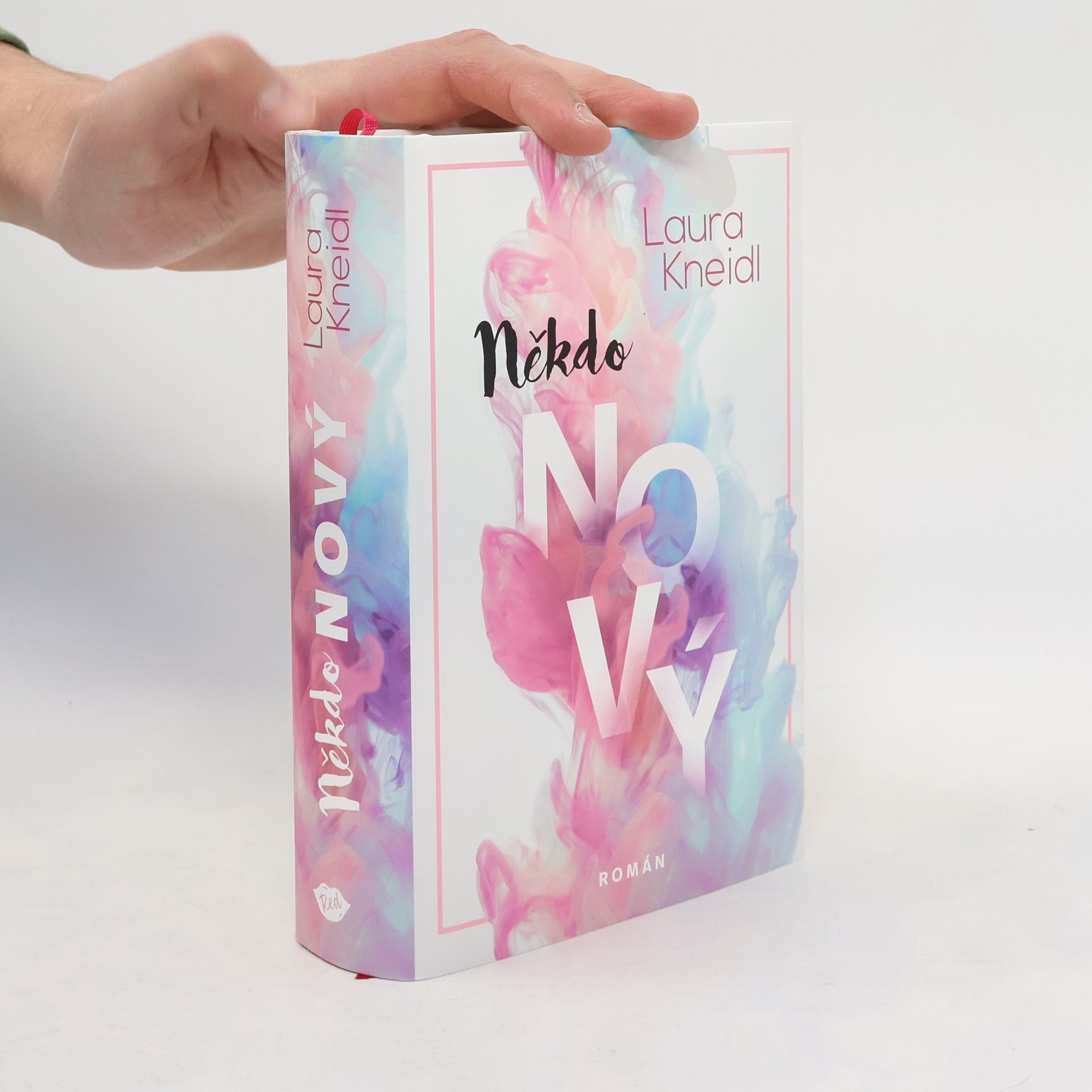 Laura Kneidl Někdo nový