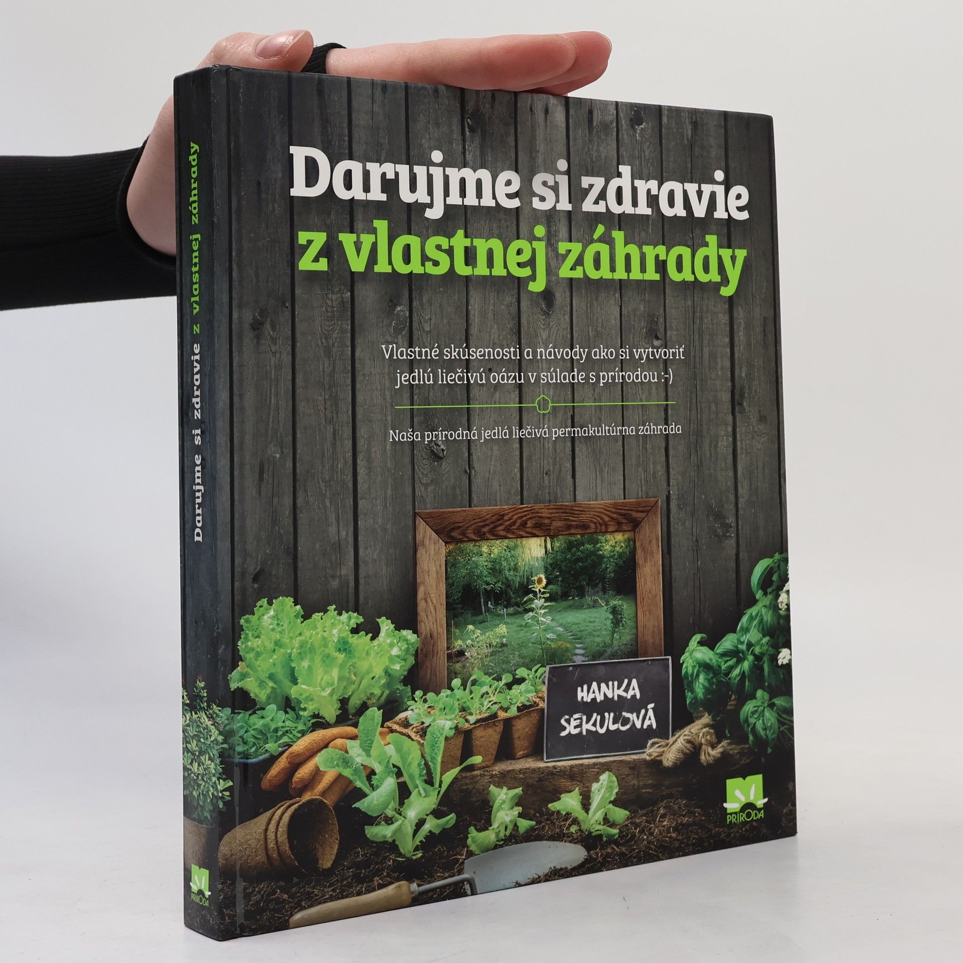 Hanka Sekulová Darujme si zdravie z vlastnej záhrady:Vlastné skúsenosti a návody ako si vytvoriť jedlú liečivú oázu v súlade s prírodou