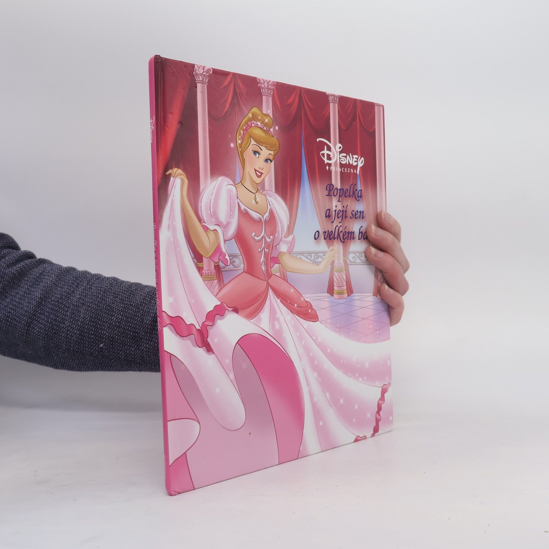Popelka a její sen o velkém bále