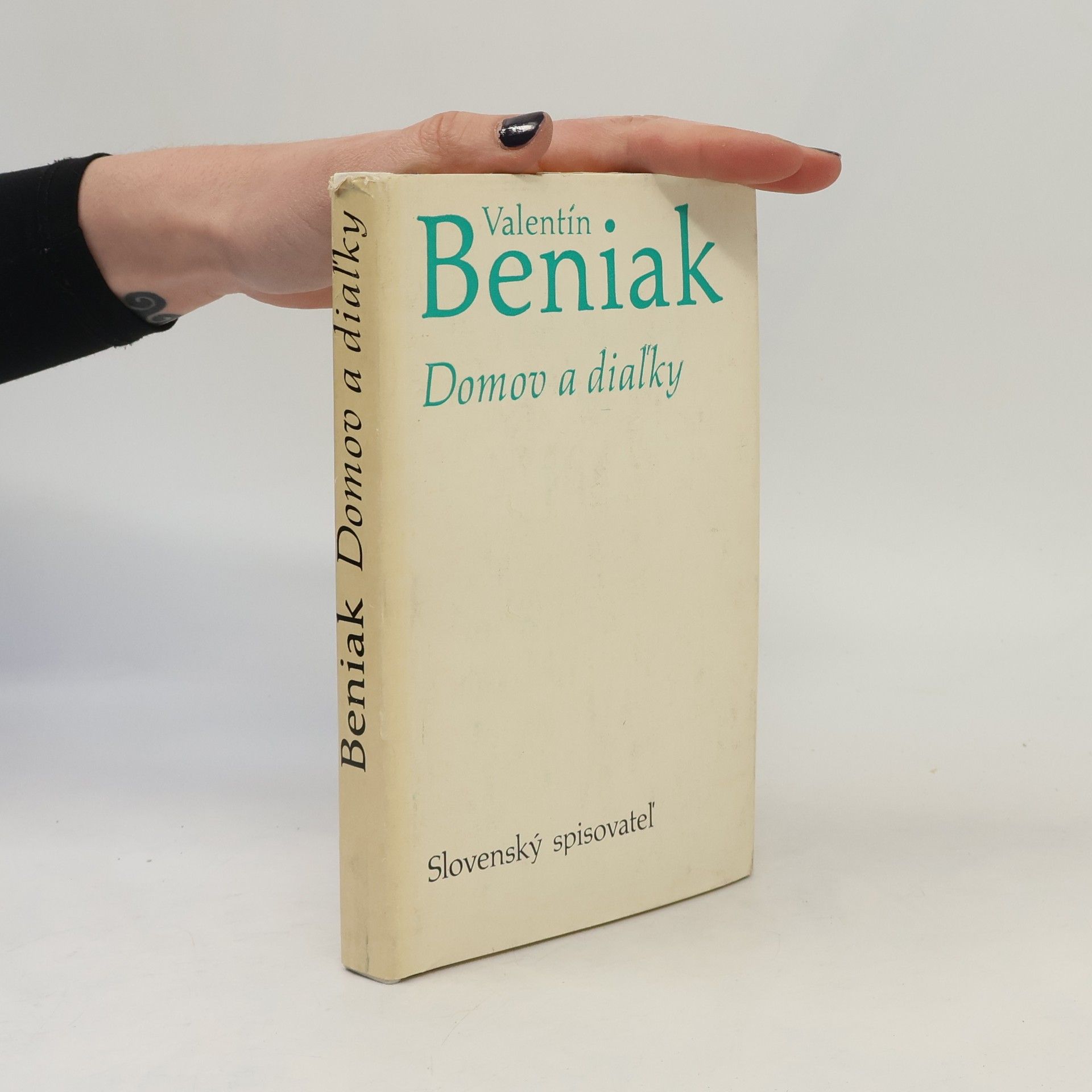 Valentín Beniak Domov a diaľky