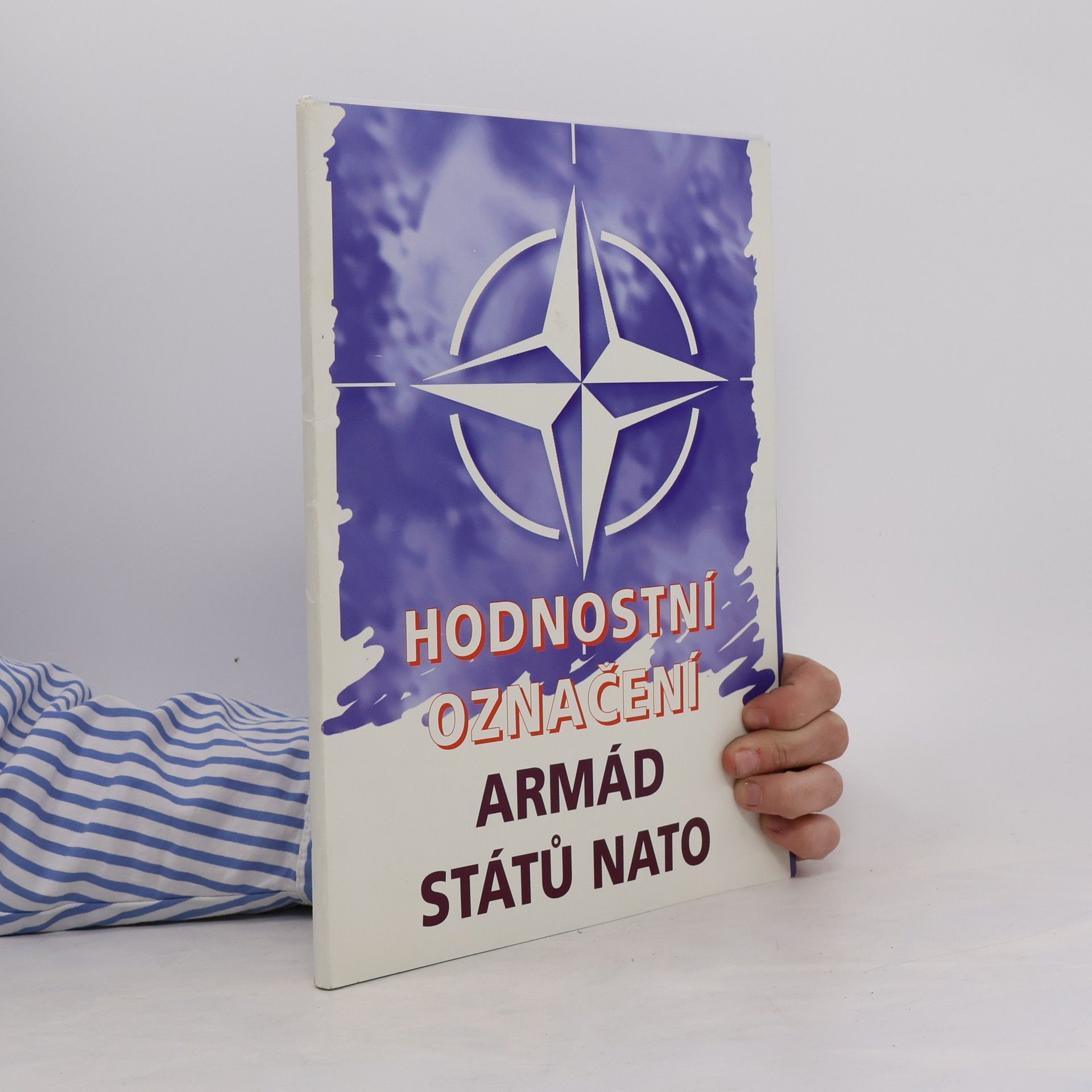 Various authors Hodnostní označení armád států NATO