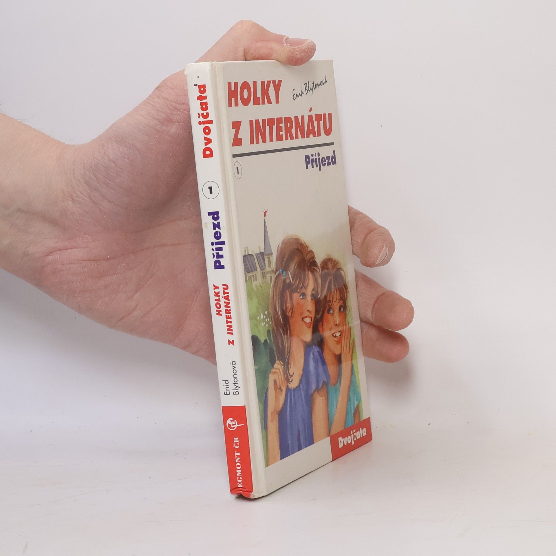 Enid Blyton Holky z internátu - Příjezd