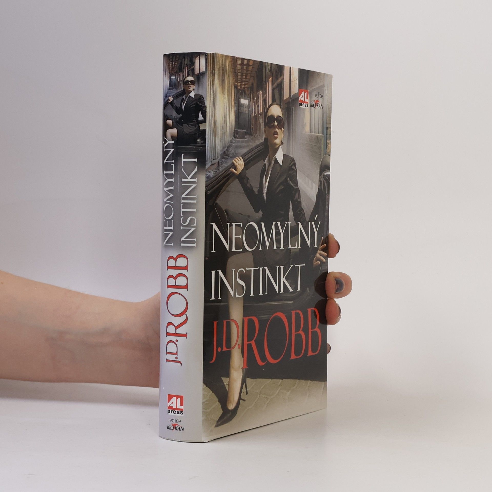 Nora Roberts Neomylný instinkt