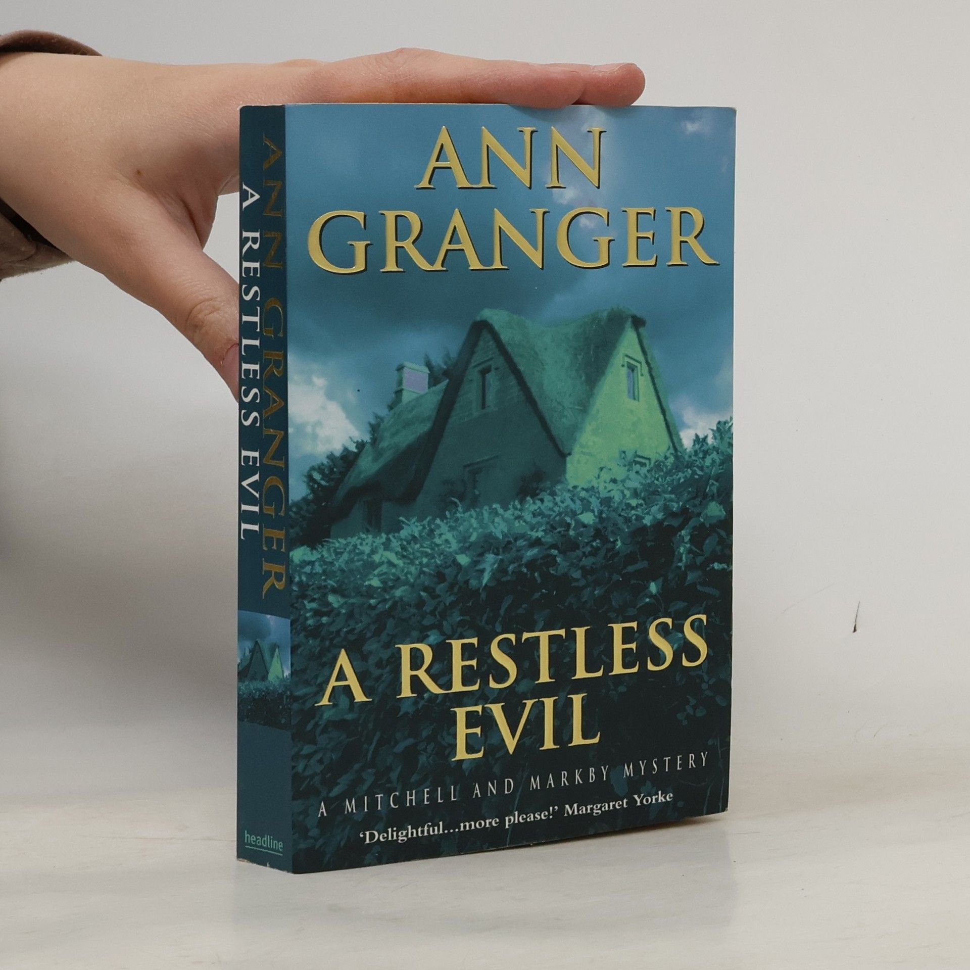 Ann Granger A Restless Evil
