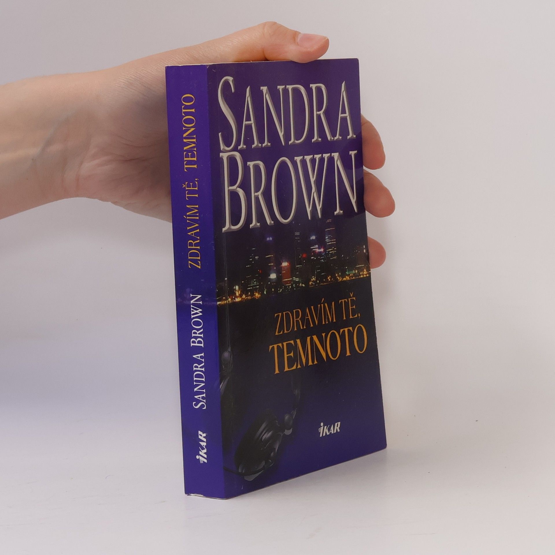 Sandra Brown Zdravím tě, temnoto