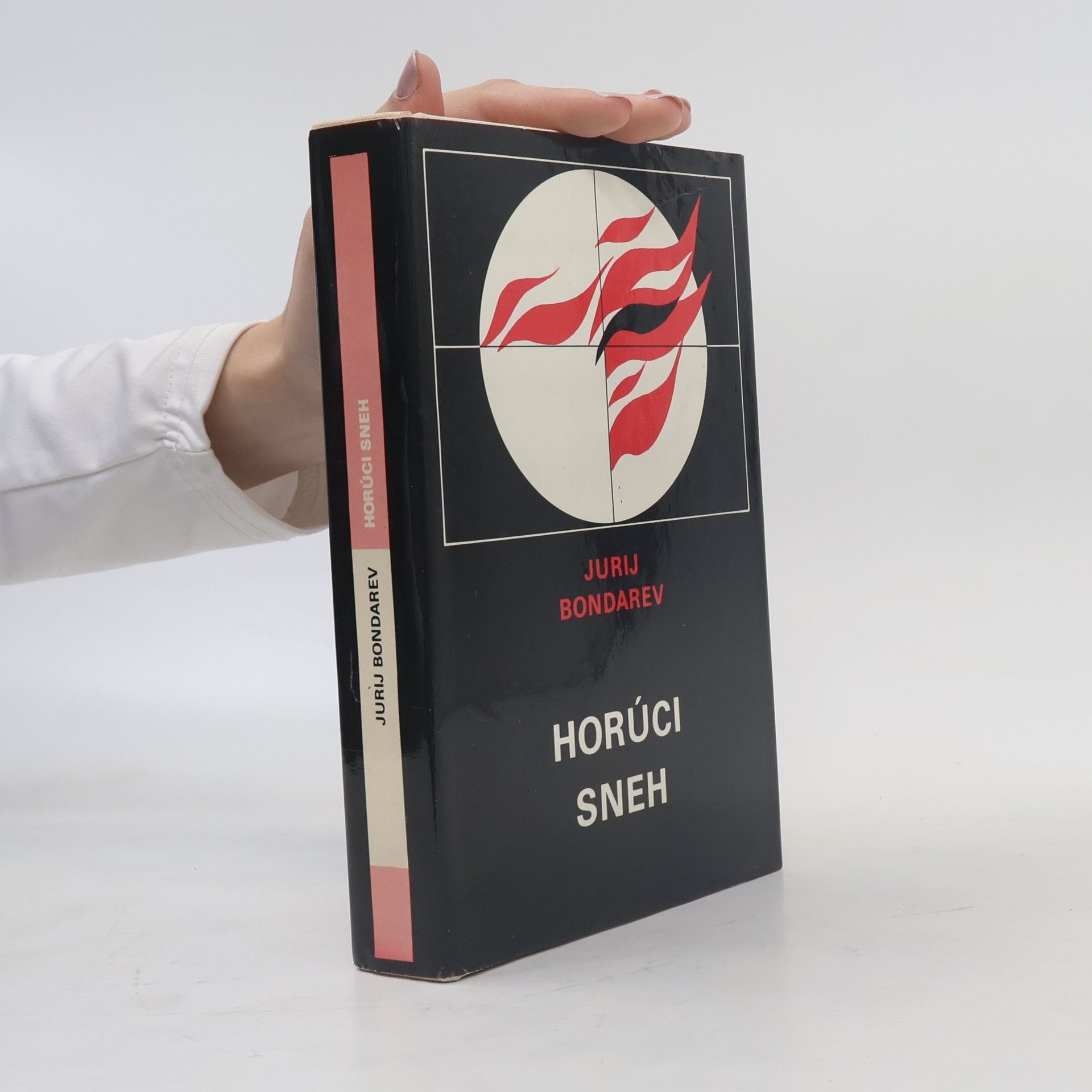 Jurij Vasil‘jevič Bondarev Horúci sneh