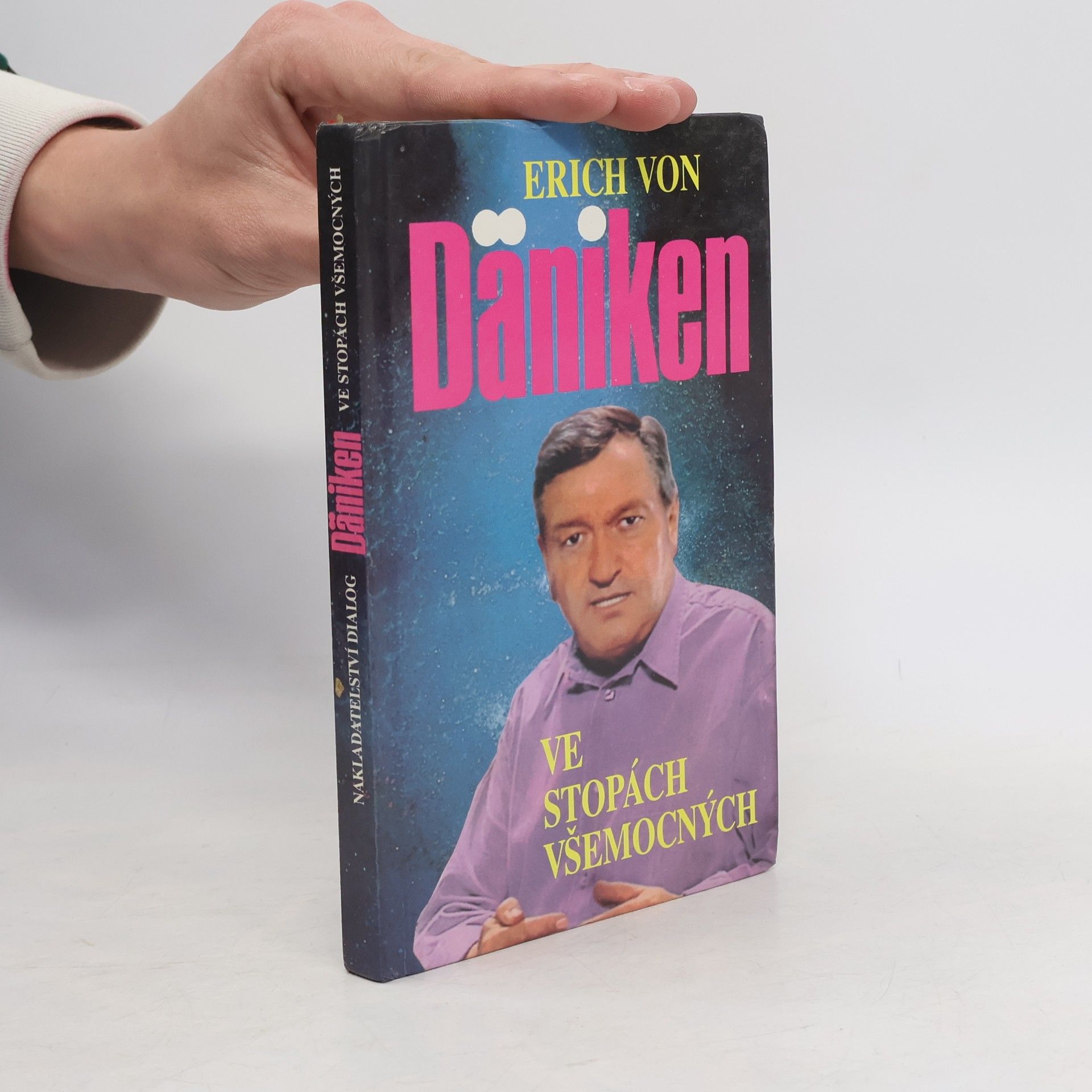 Erich von Däniken Ve stopách všemocných