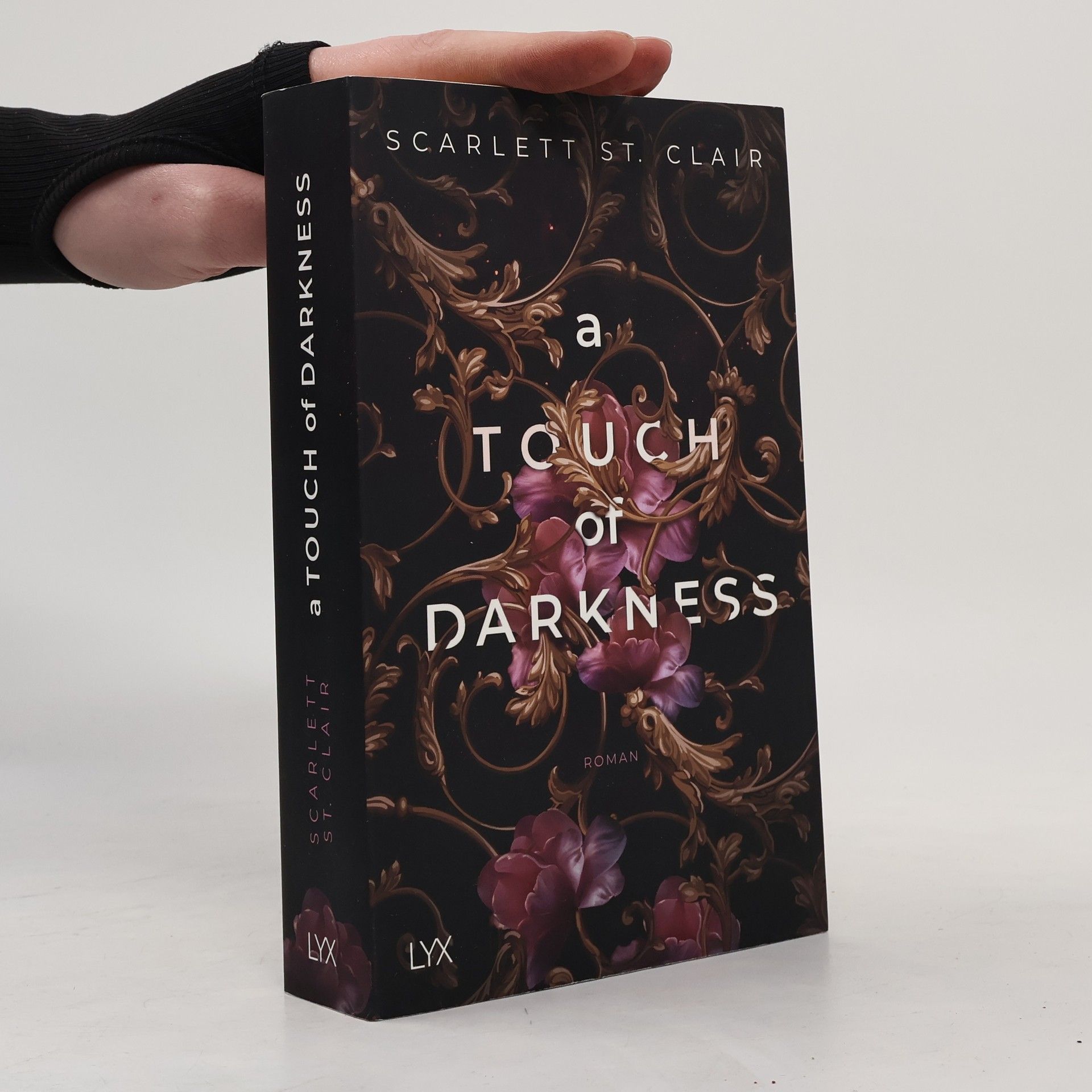 Scarlett St. Clair A Touch of Darkness