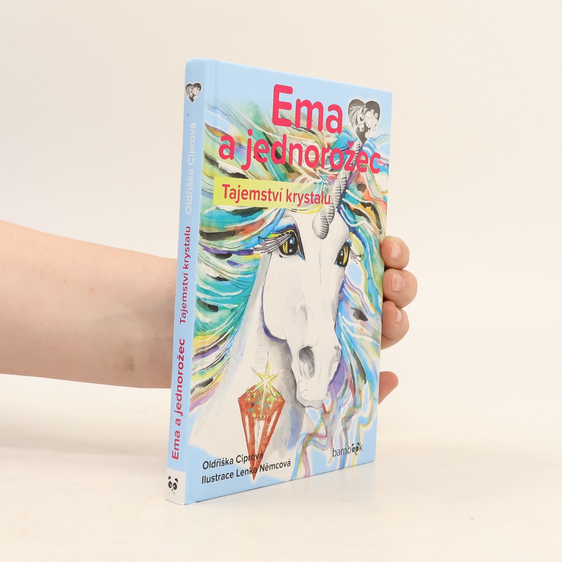 Ema a jednorožec. Tajemství krystalu