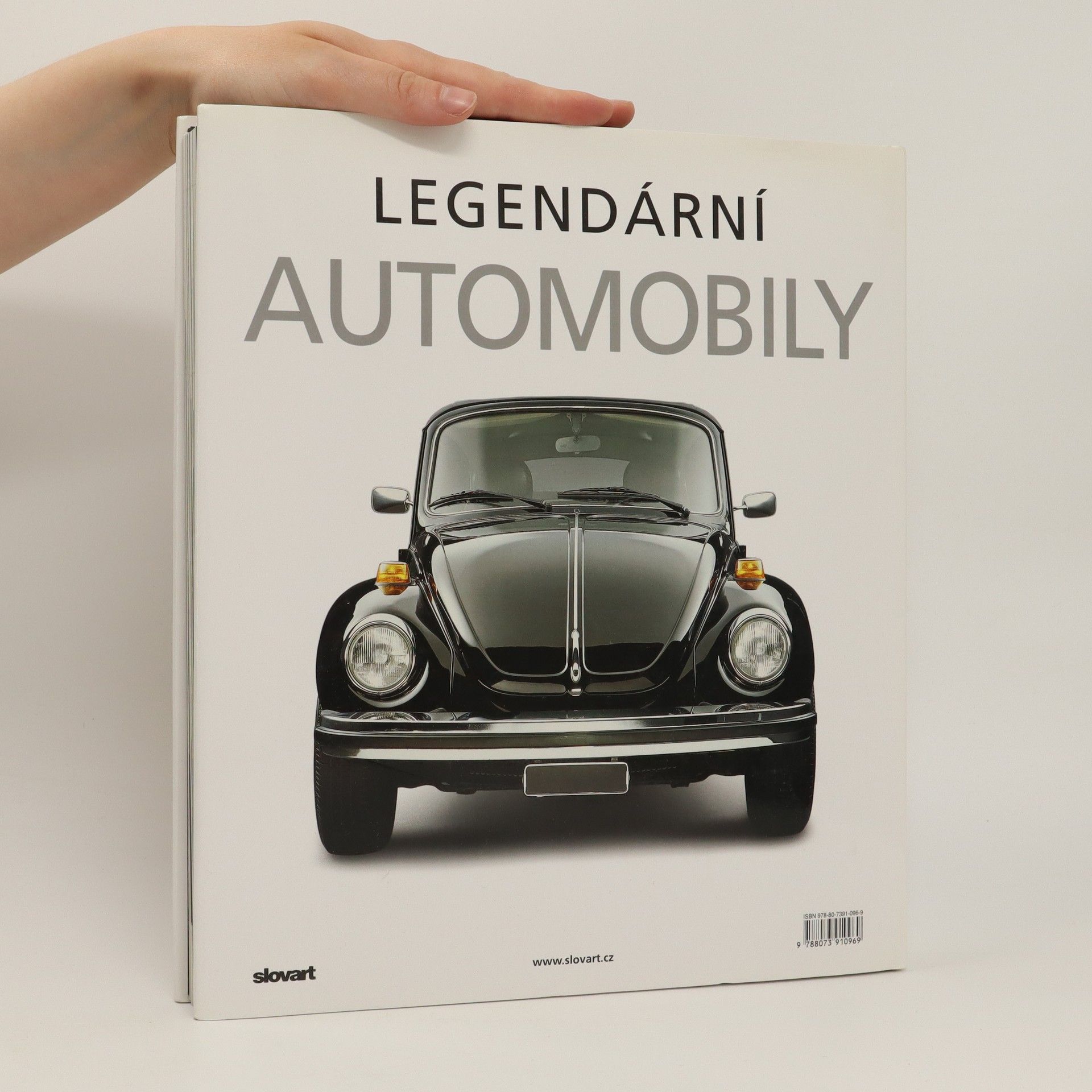 Larry Edsall Legendární automobily. Auta, jež tvořila historii od počátku až po 21. století