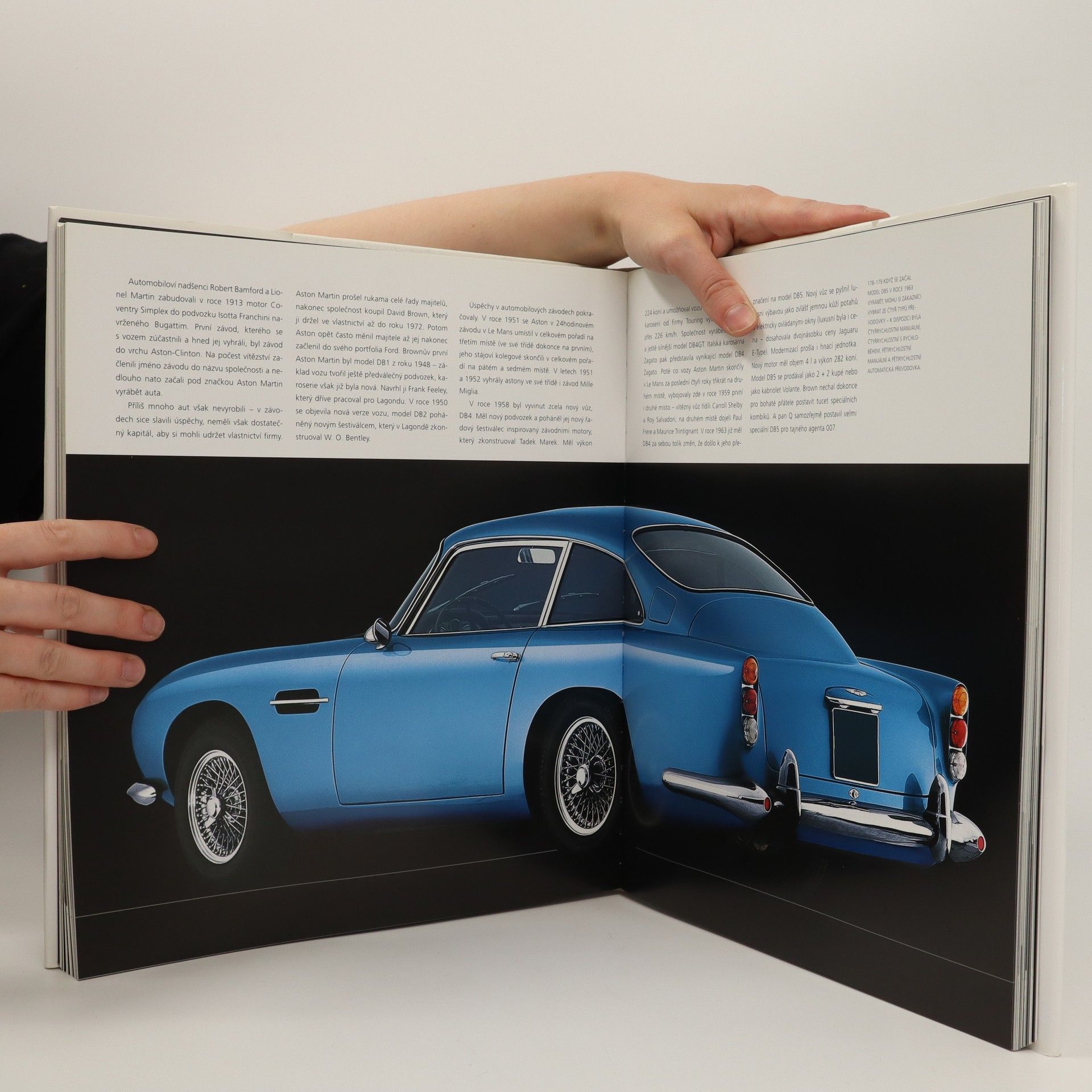 Larry Edsall Legendární automobily. Auta, jež tvořila historii od počátku až po 21. století