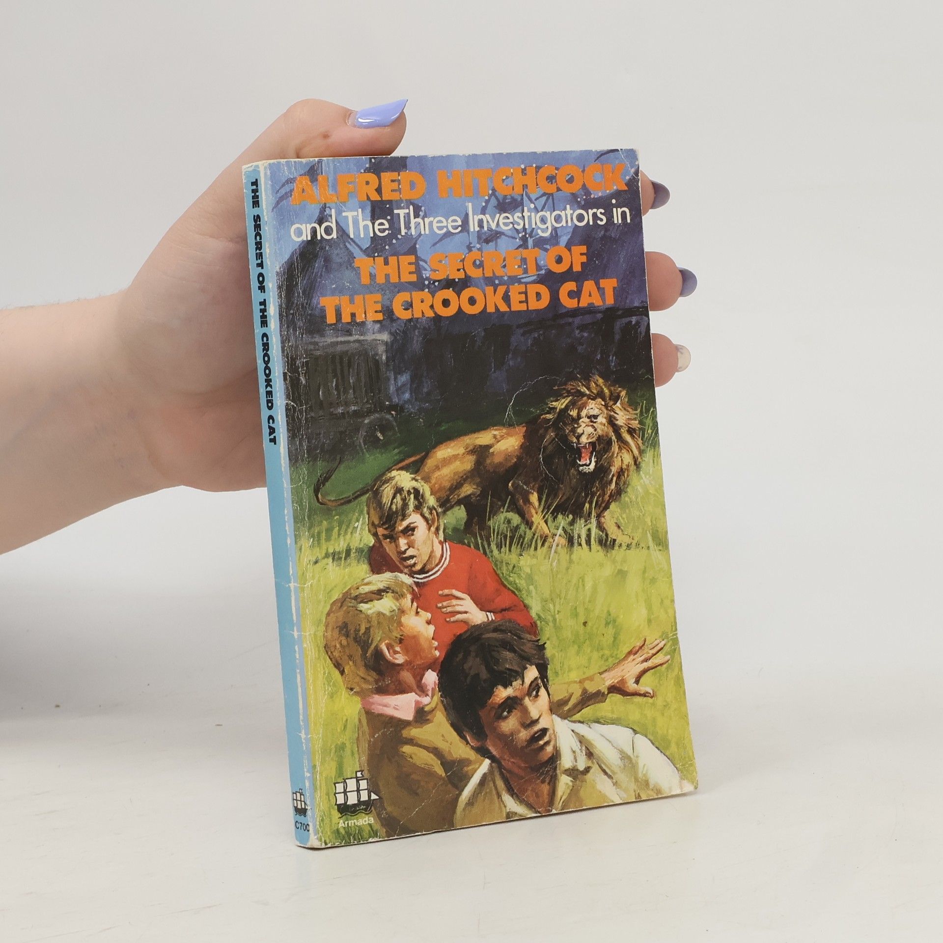 Alfred Hitchcock and the Three Investigators in the Secret of the Crooked Cat