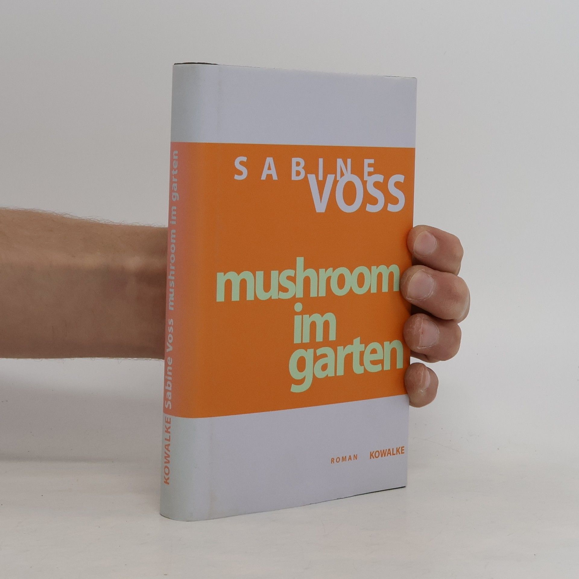 Sabine Voss Mushroom im Garten