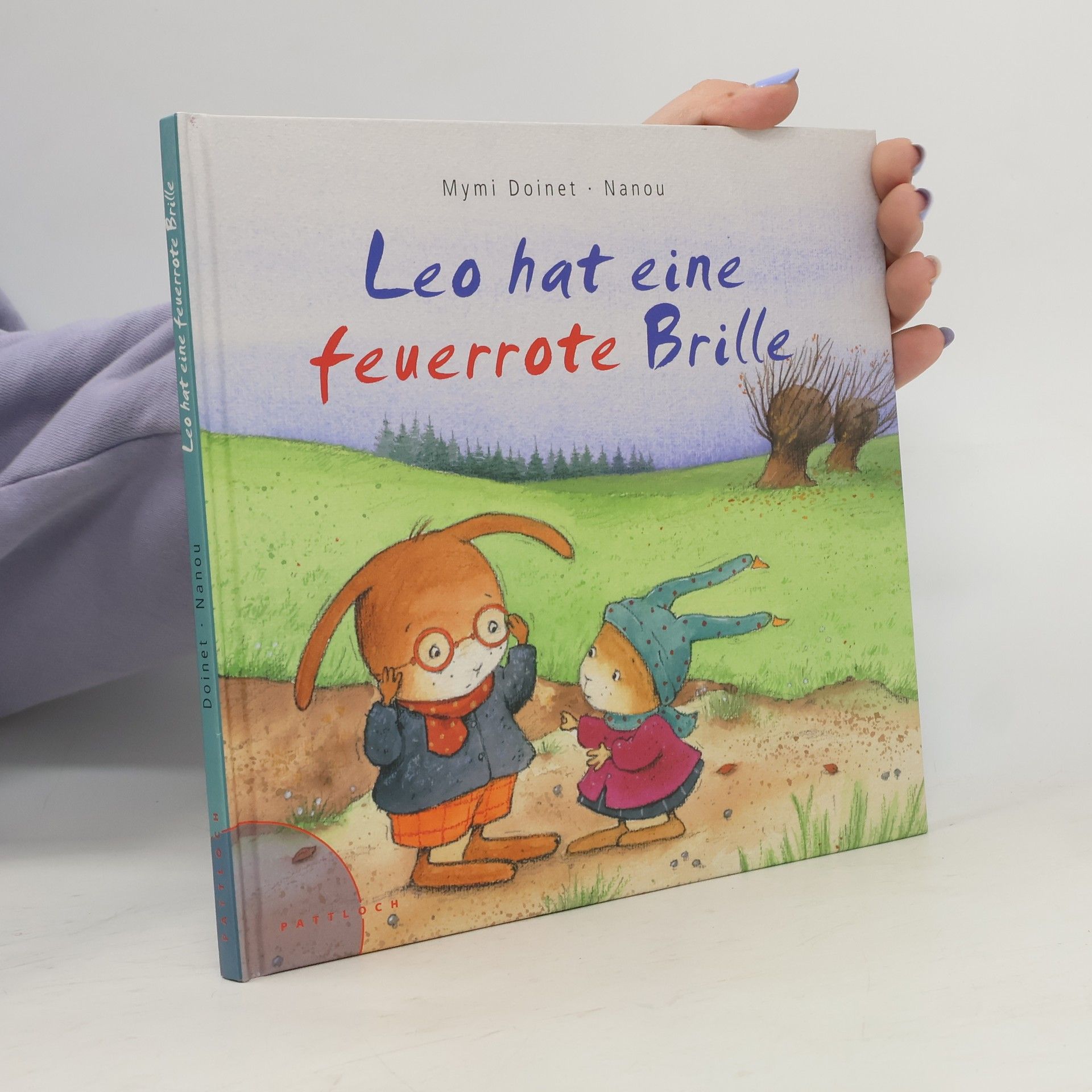 Leo hat eine feuerrote Brille