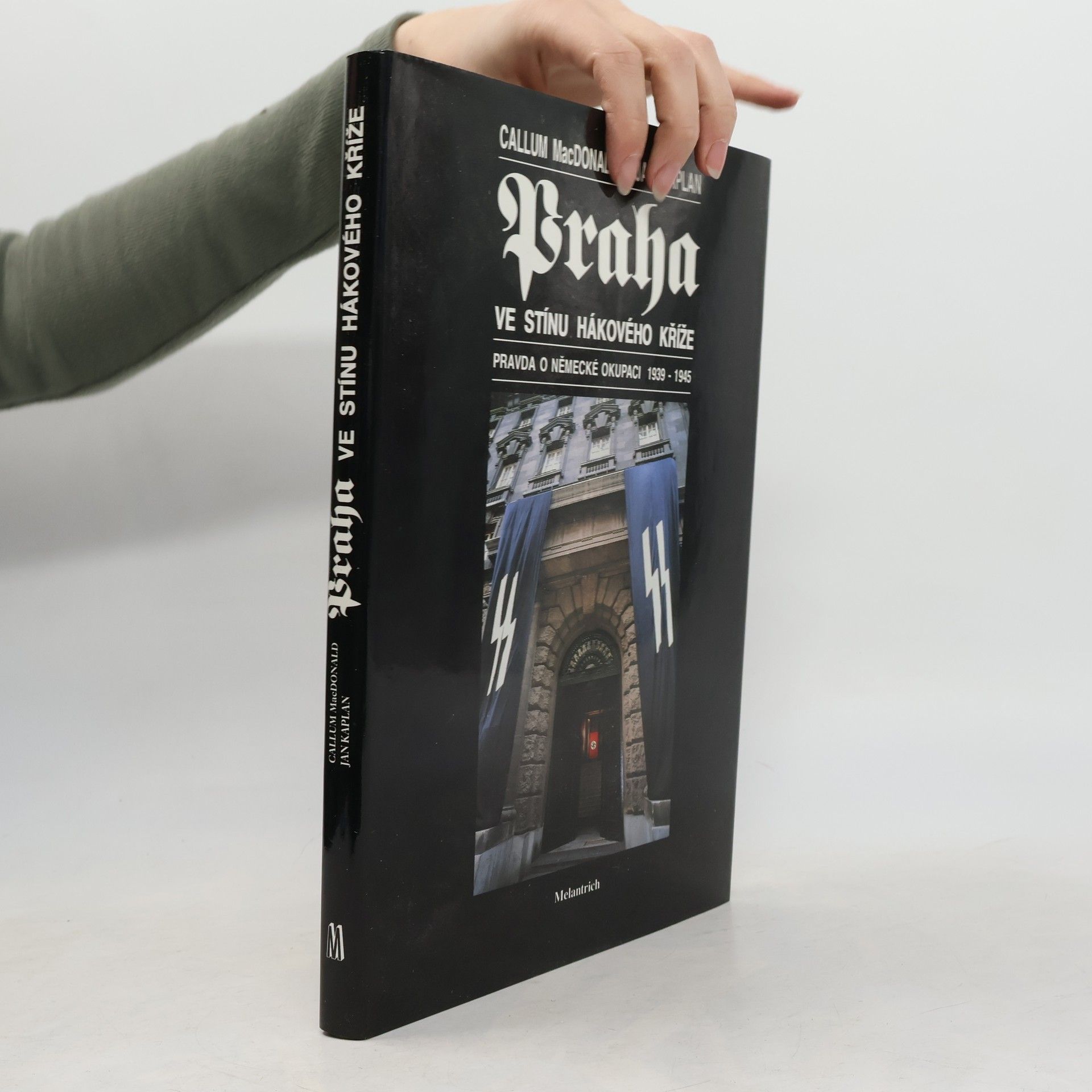 Jan Kaplan Praha ve stínu hákového kříže