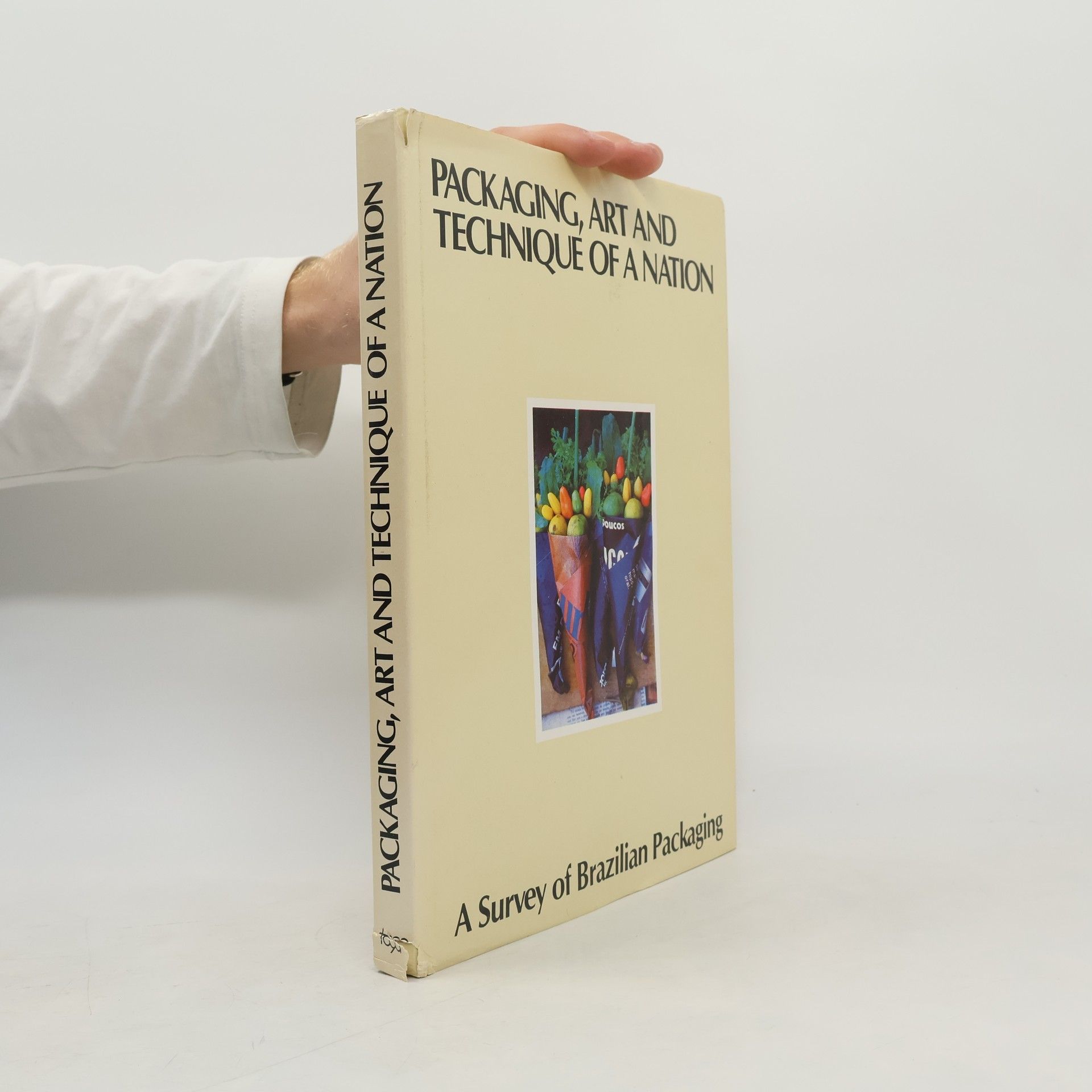 AA.VV. Packaging, art and technique of a nation