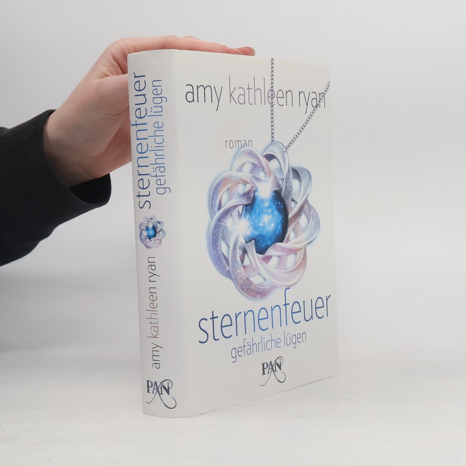 Amy Kathleen Ryan Sternenfeuer