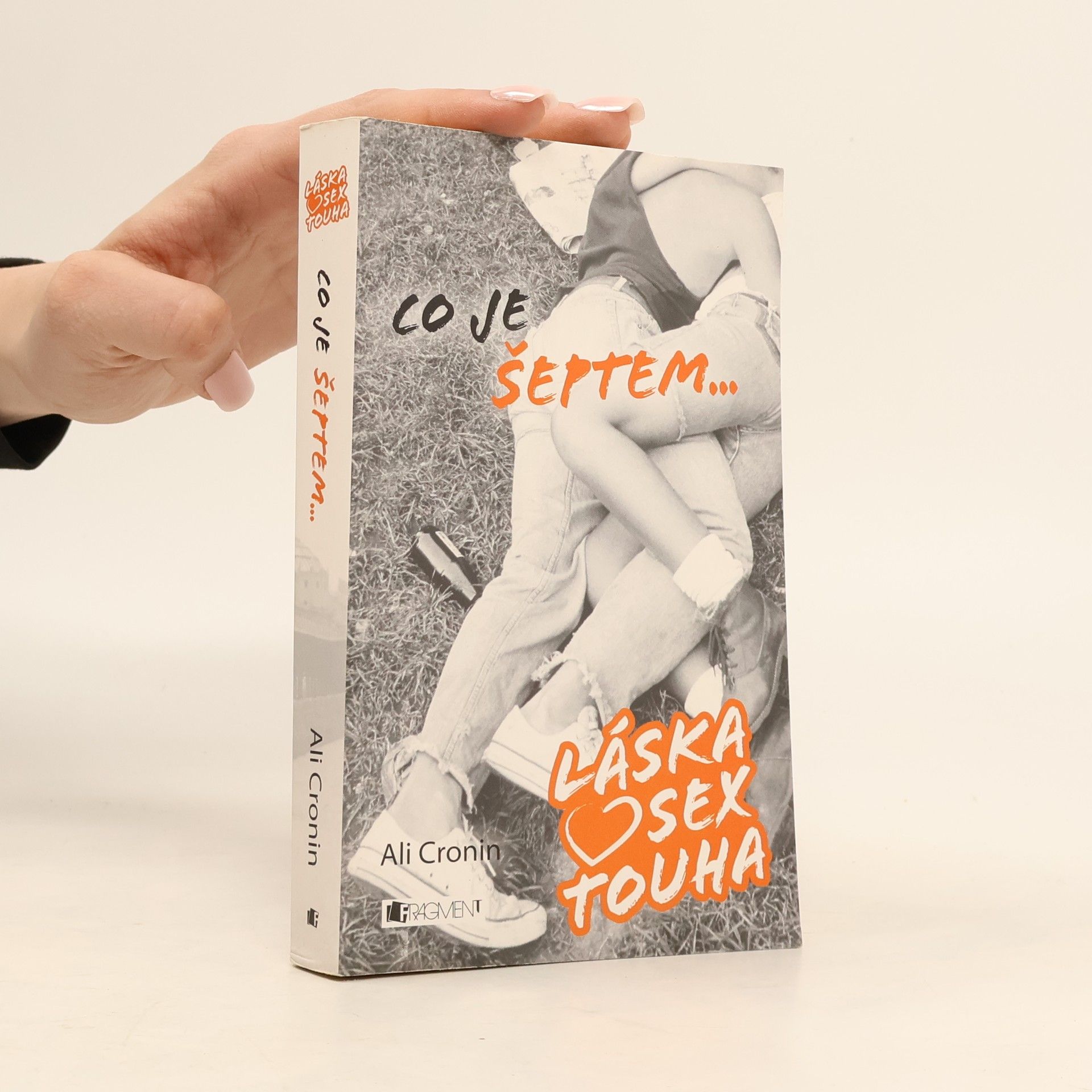 Ali Cronin Co je šeptem...