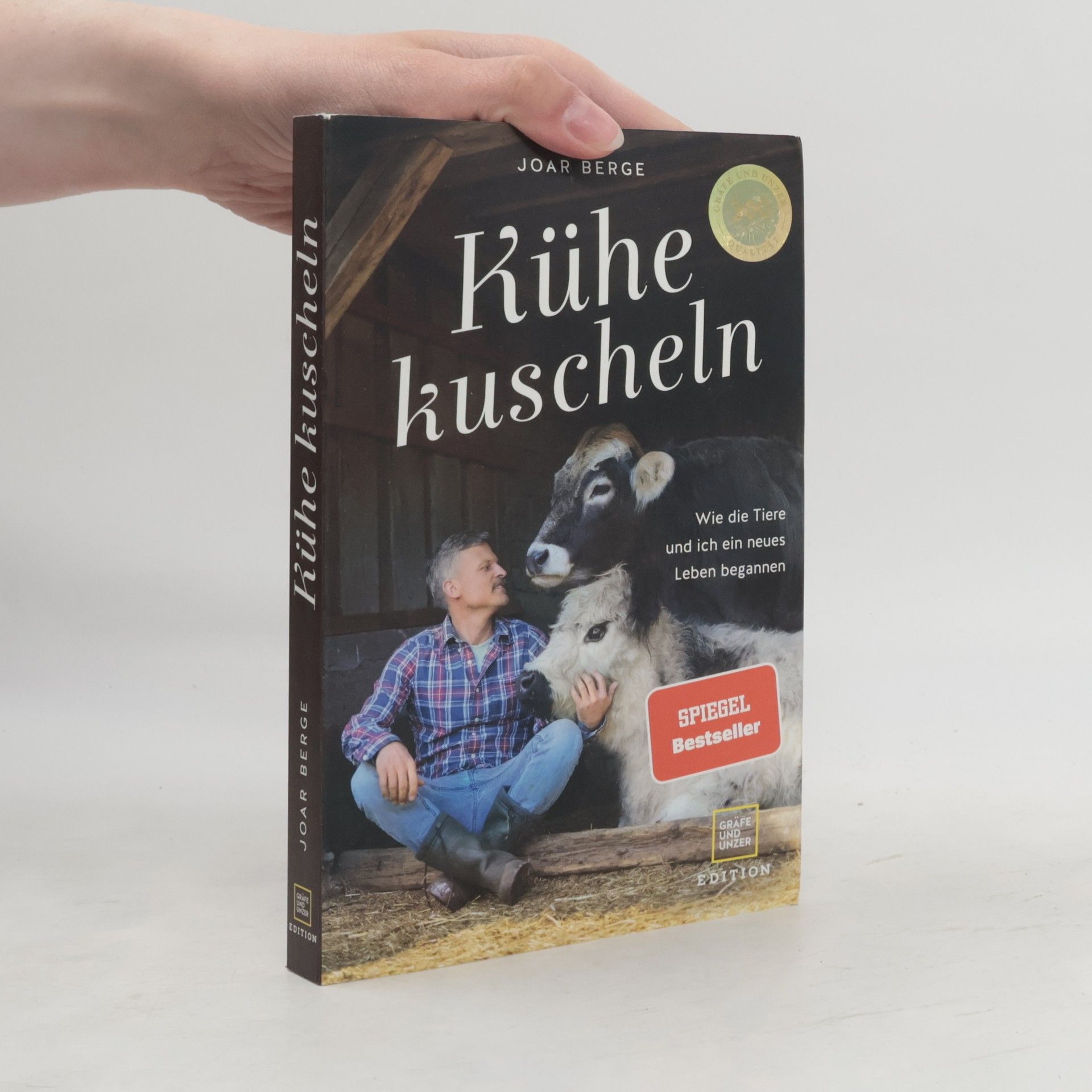 Joar Berge Kühe kuscheln