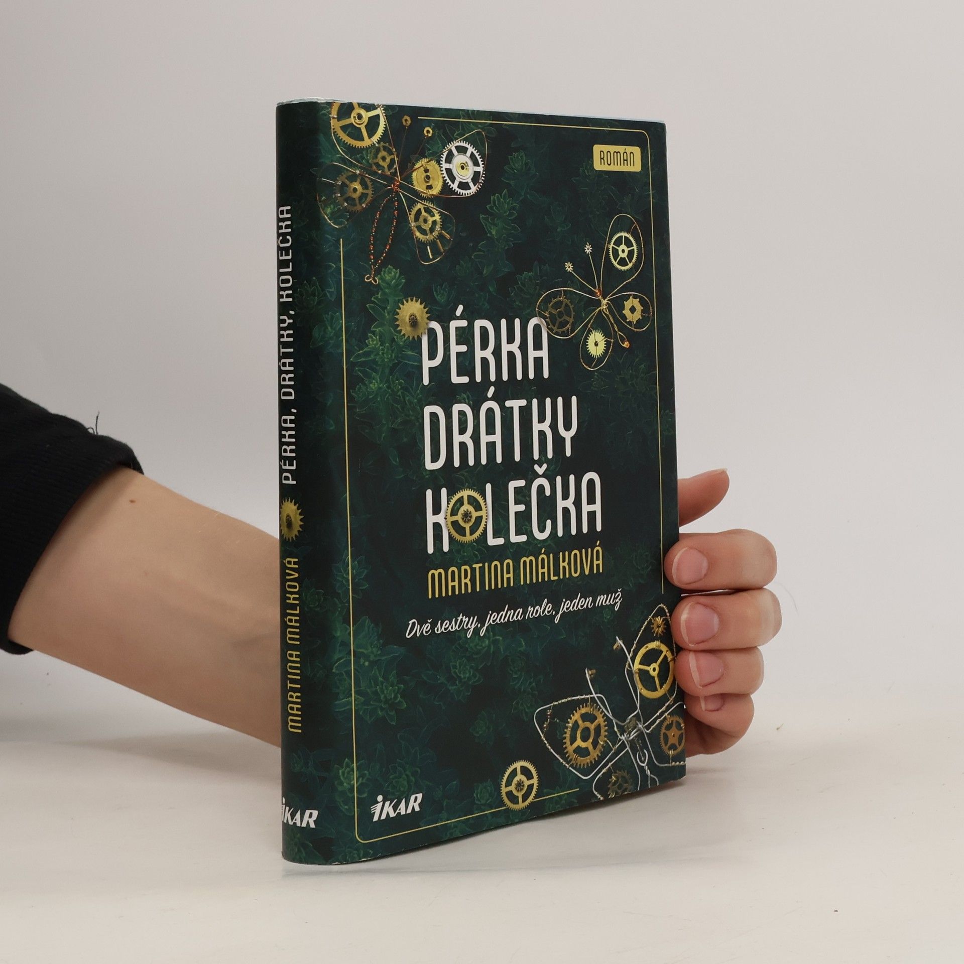 Martina Málková Pérka, drátky, kolečka: Dvě sestry, jedna role, jeden muž