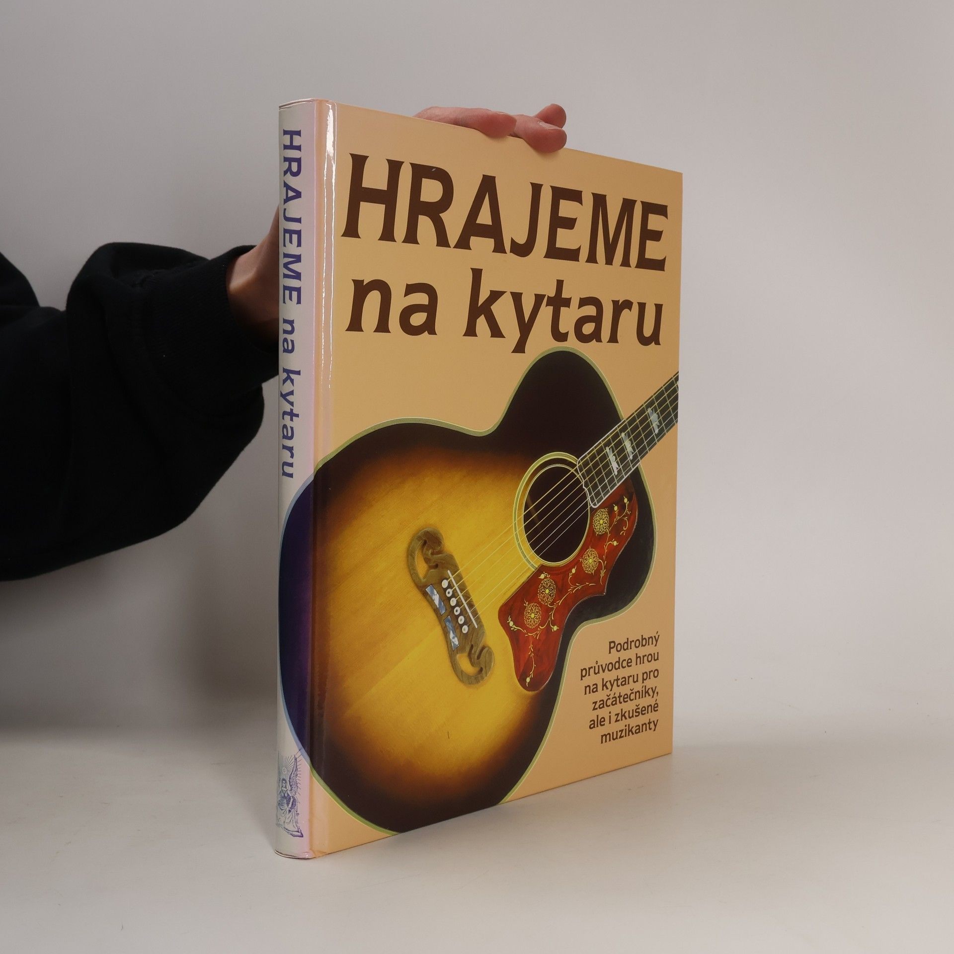 Pavel Dan Hrajeme na kytaru